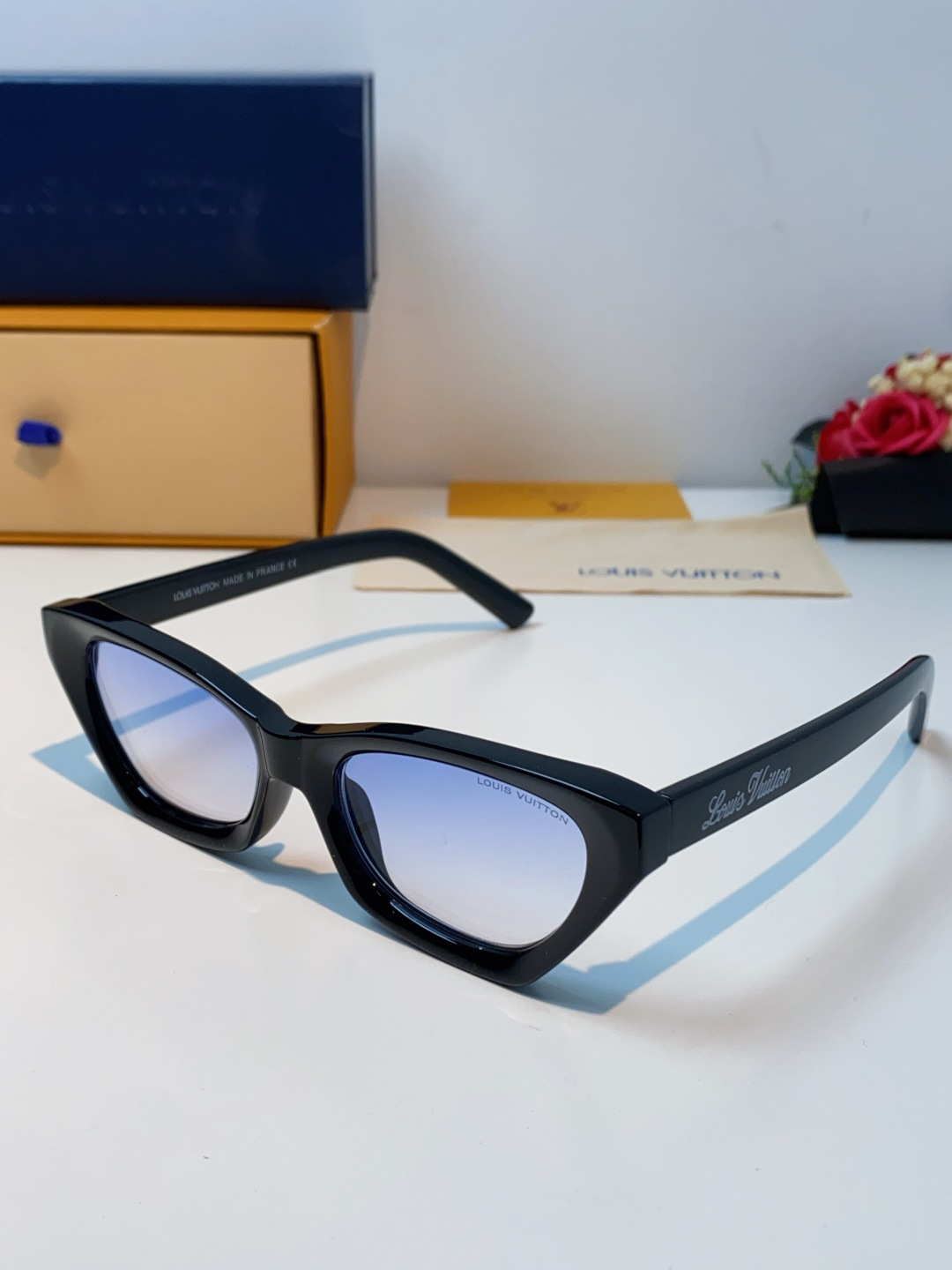 LouisVuitton路易威登 2025新款Lv太阳镜女猫眼前卫时尚修饰脸型女士防紫外线墨镜