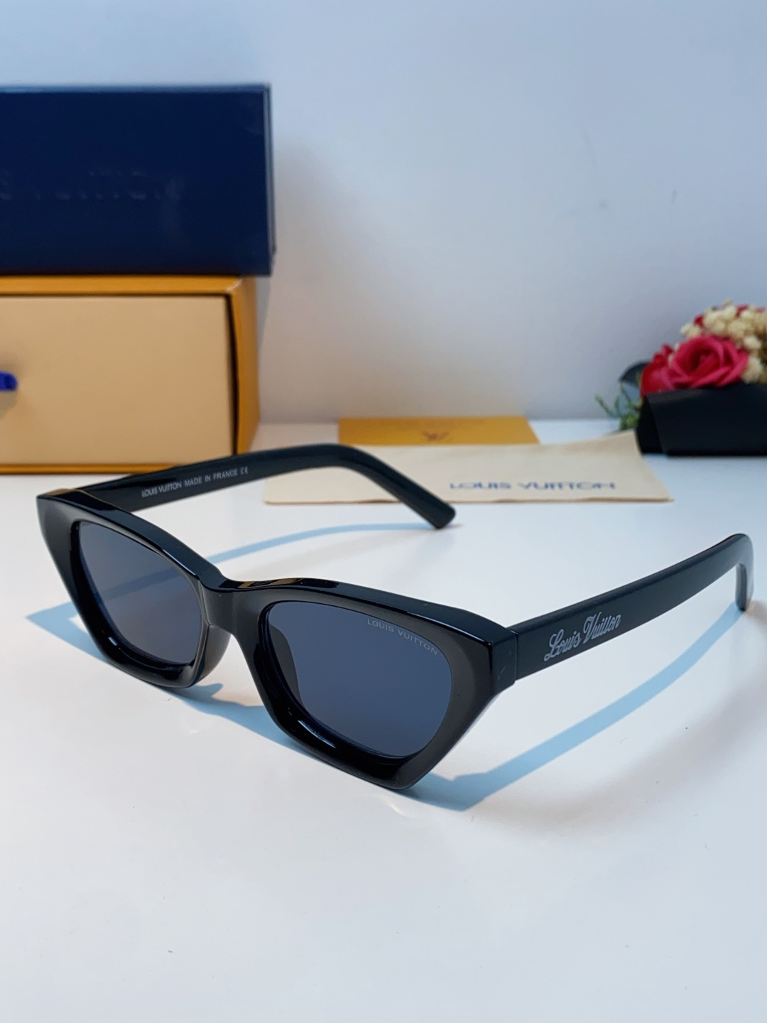 LouisVuitton路易威登 2025新款Lv太阳镜女猫眼前卫时尚修饰脸型女士防紫外线墨镜