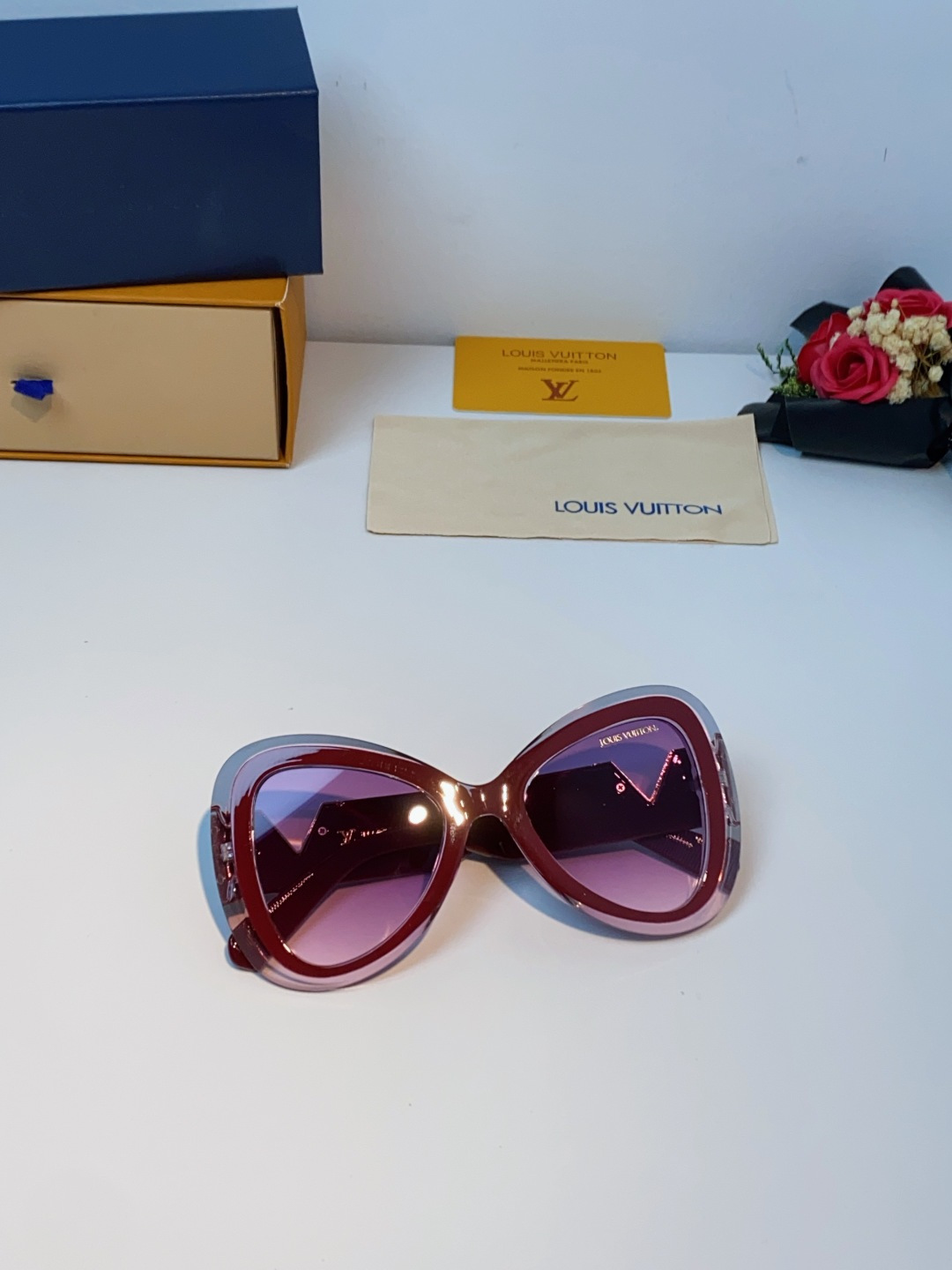 LOUIS VUITTON 路易威登 欧美复古大框蝶形缺口爱心太阳眼镜男女圆脸显瘦嘻哈蹦迪朋克墨镜 女士