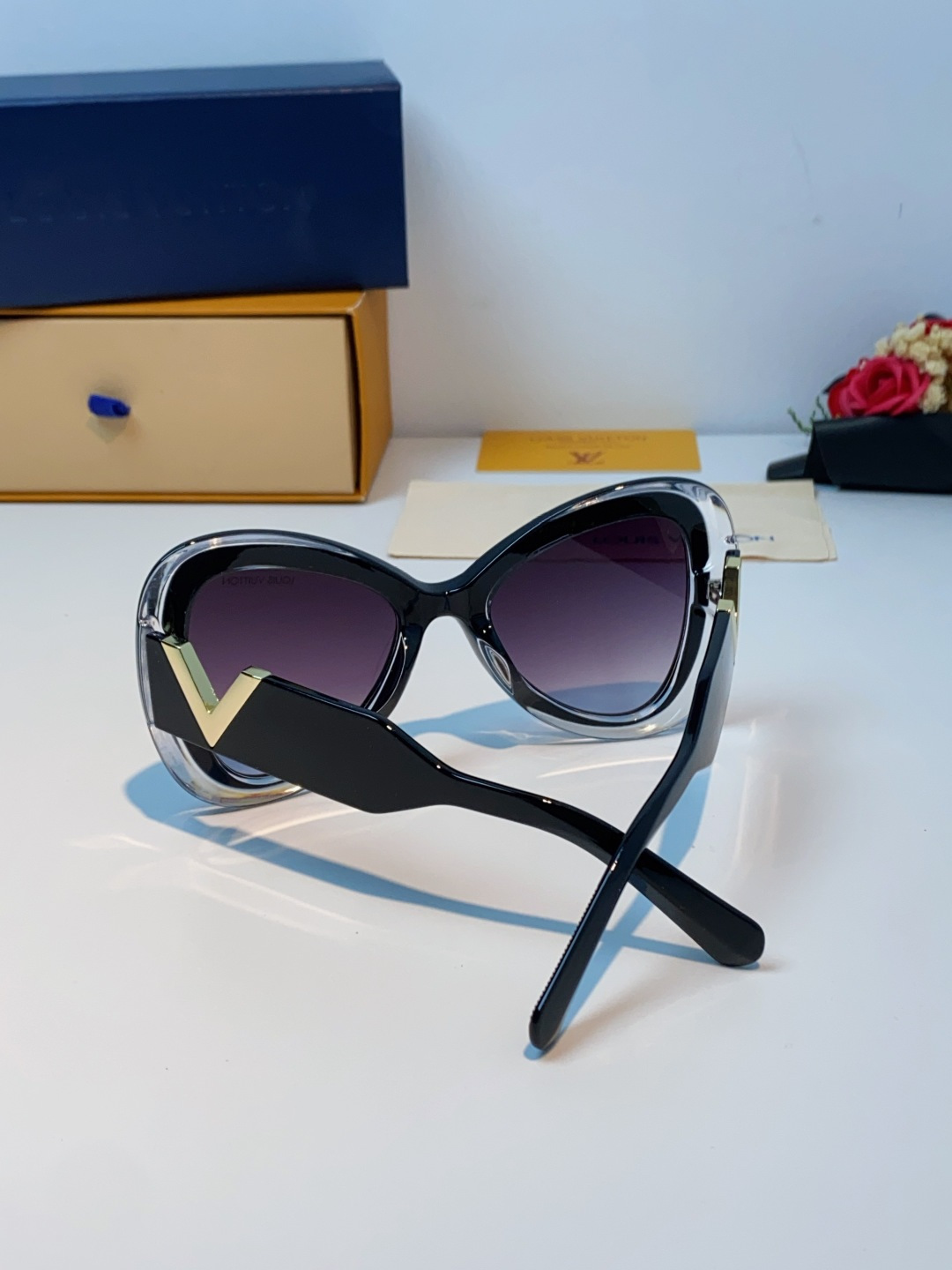 LOUIS VUITTON 路易威登 欧美复古大框蝶形缺口爱心太阳眼镜男女圆脸显瘦嘻哈蹦迪朋克墨镜 女士