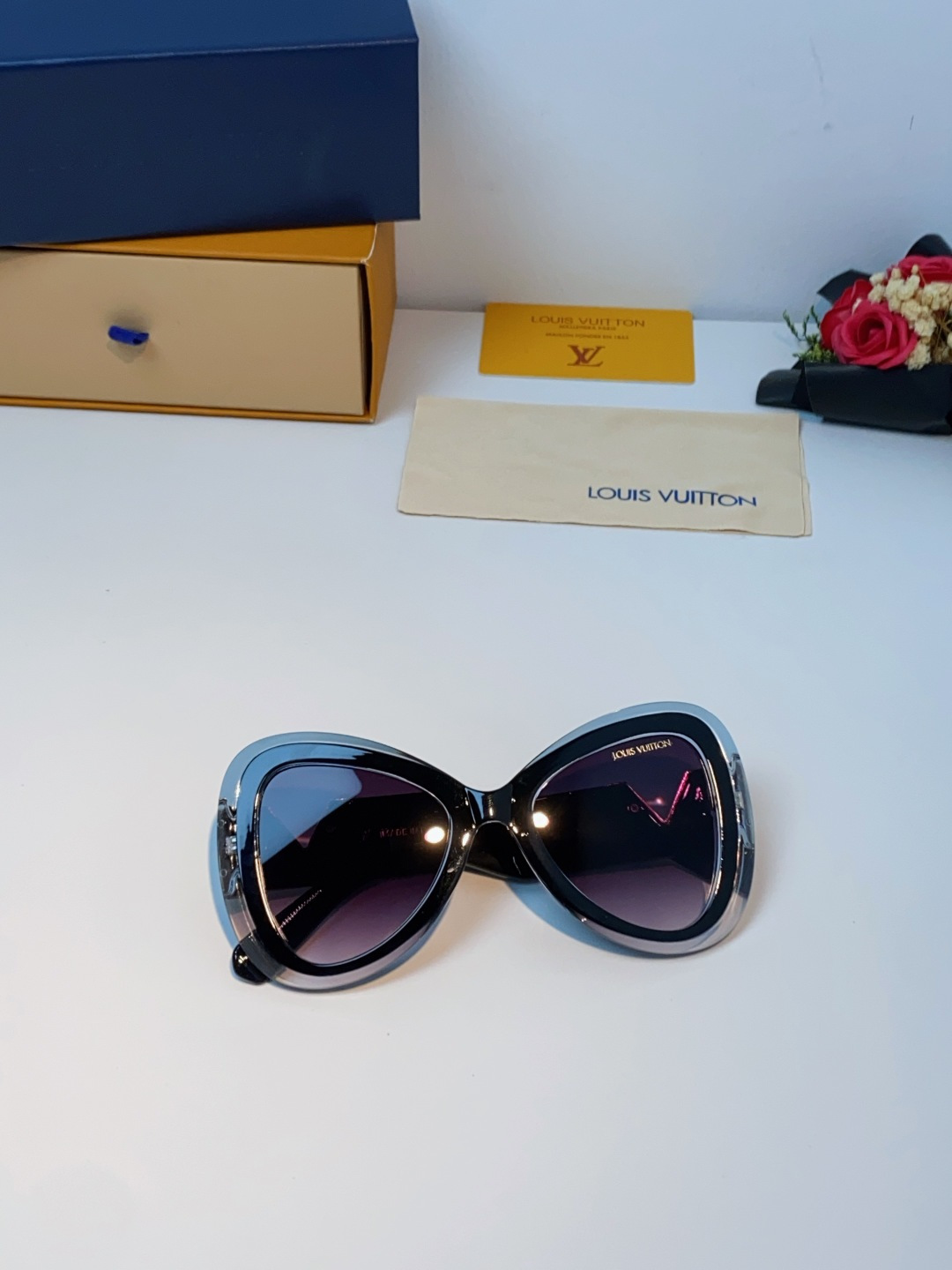 LOUIS VUITTON 路易威登 欧美复古大框蝶形缺口爱心太阳眼镜男女圆脸显瘦嘻哈蹦迪朋克墨镜 女士