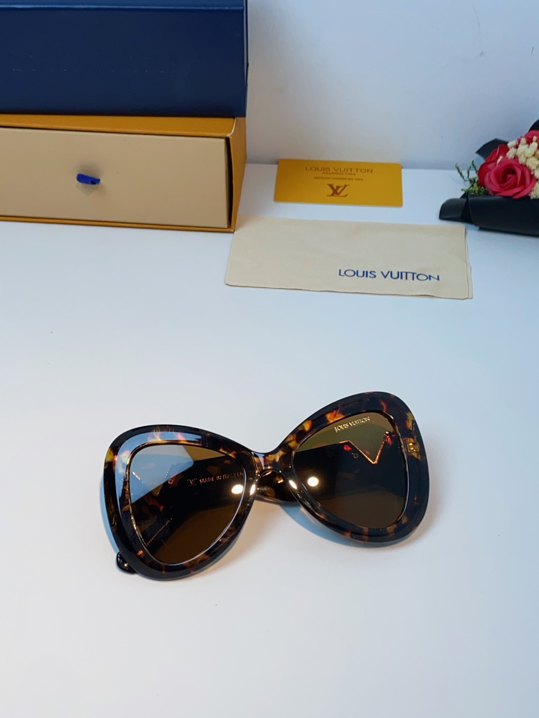 LOUIS VUITTON 路易威登 欧美复古大框蝶形缺口爱心太阳眼镜男女圆脸显瘦嘻哈蹦迪朋克墨镜 女士