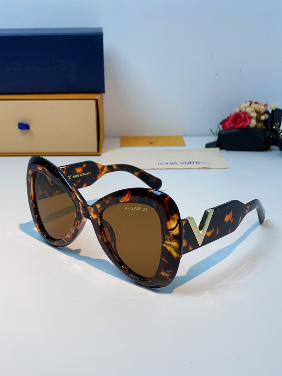 🉐️140 LOUIS VUITTON 路易威登 欧美复古大框蝶形缺口爱心太阳眼镜男女圆脸显瘦嘻哈蹦迪朋克墨镜 女士墨镜