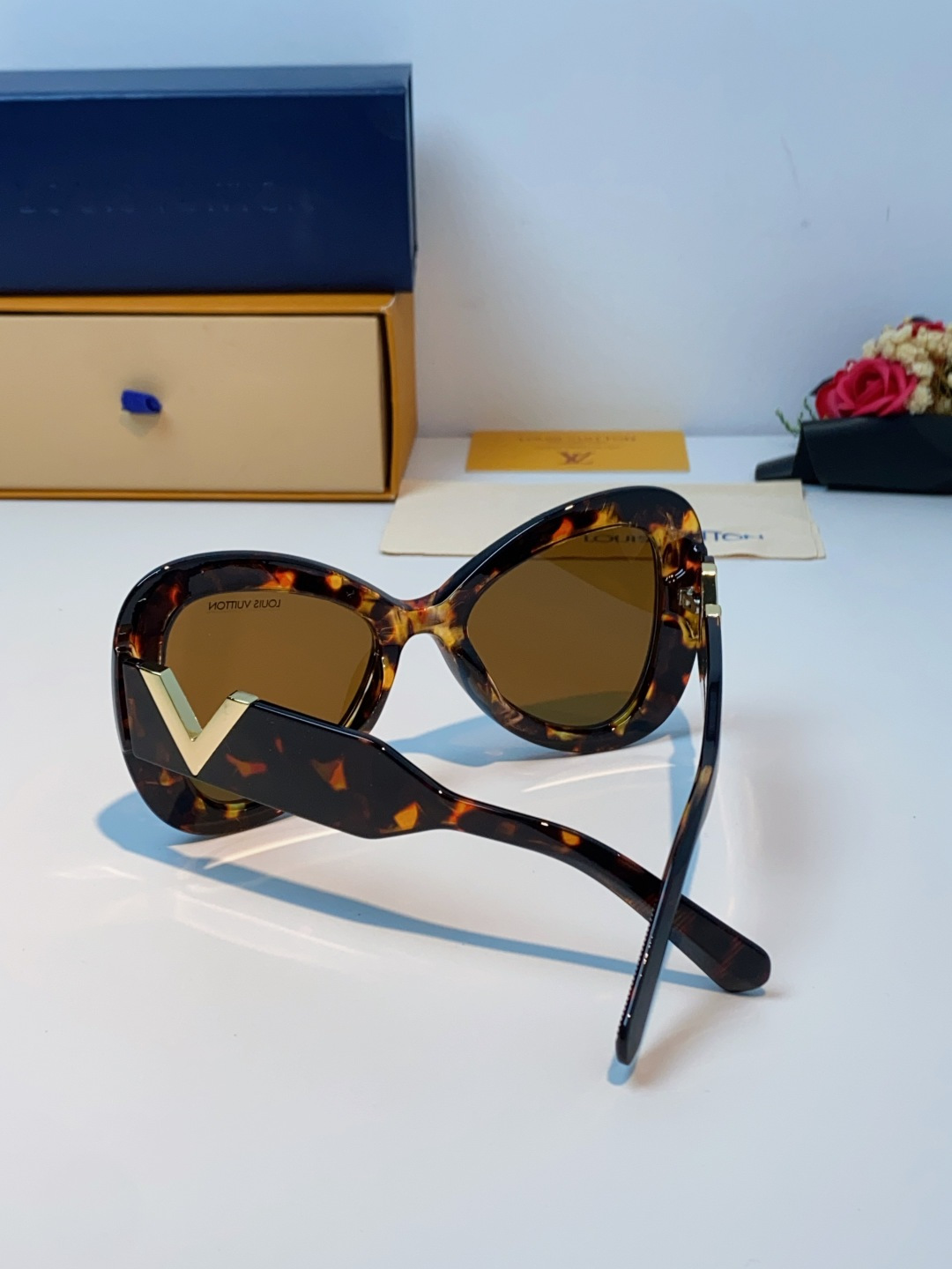 LOUIS VUITTON 路易威登 欧美复古大框蝶形缺口爱心太阳眼镜男女圆脸显瘦嘻哈蹦迪朋克墨镜 女士