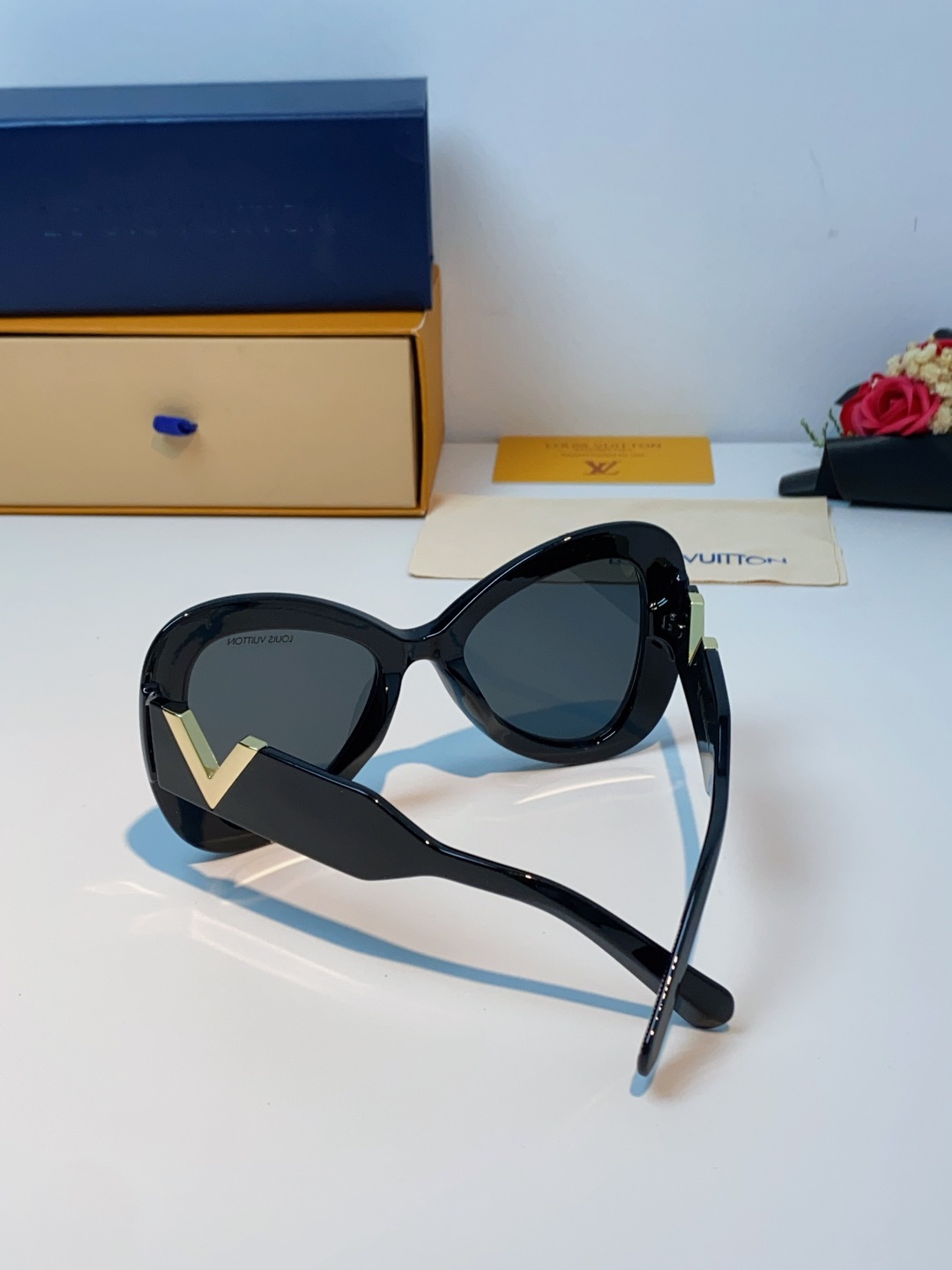 LOUIS VUITTON 路易威登 欧美复古大框蝶形缺口爱心太阳眼镜男女圆脸显瘦嘻哈蹦迪朋克墨镜 女士