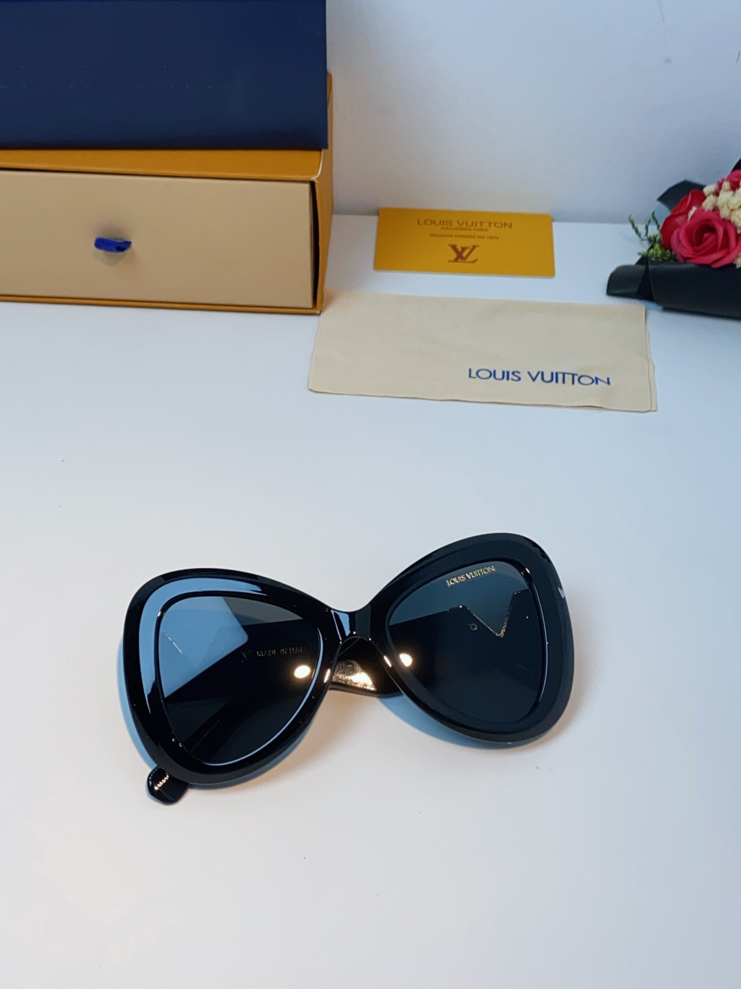 LOUIS VUITTON 路易威登 欧美复古大框蝶形缺口爱心太阳眼镜男女圆脸显瘦嘻哈蹦迪朋克墨镜 女士