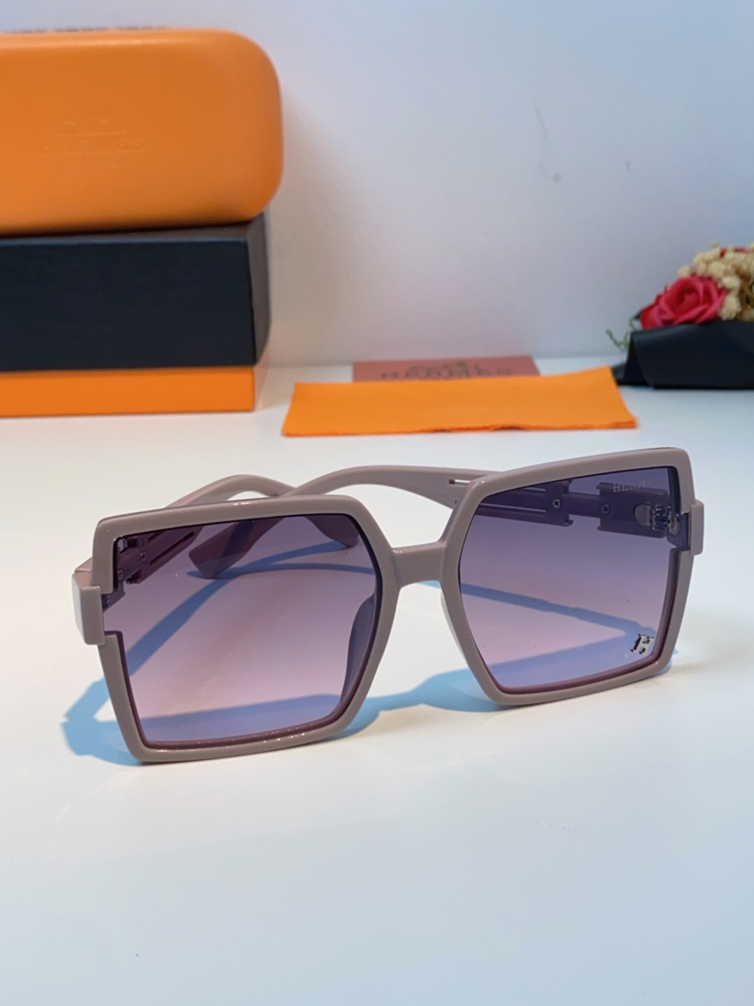 Hermes爱马仕 2025春夏新品韩版大框方形墨镜女高级感个性宽腿太阳镜男士遮阳镜