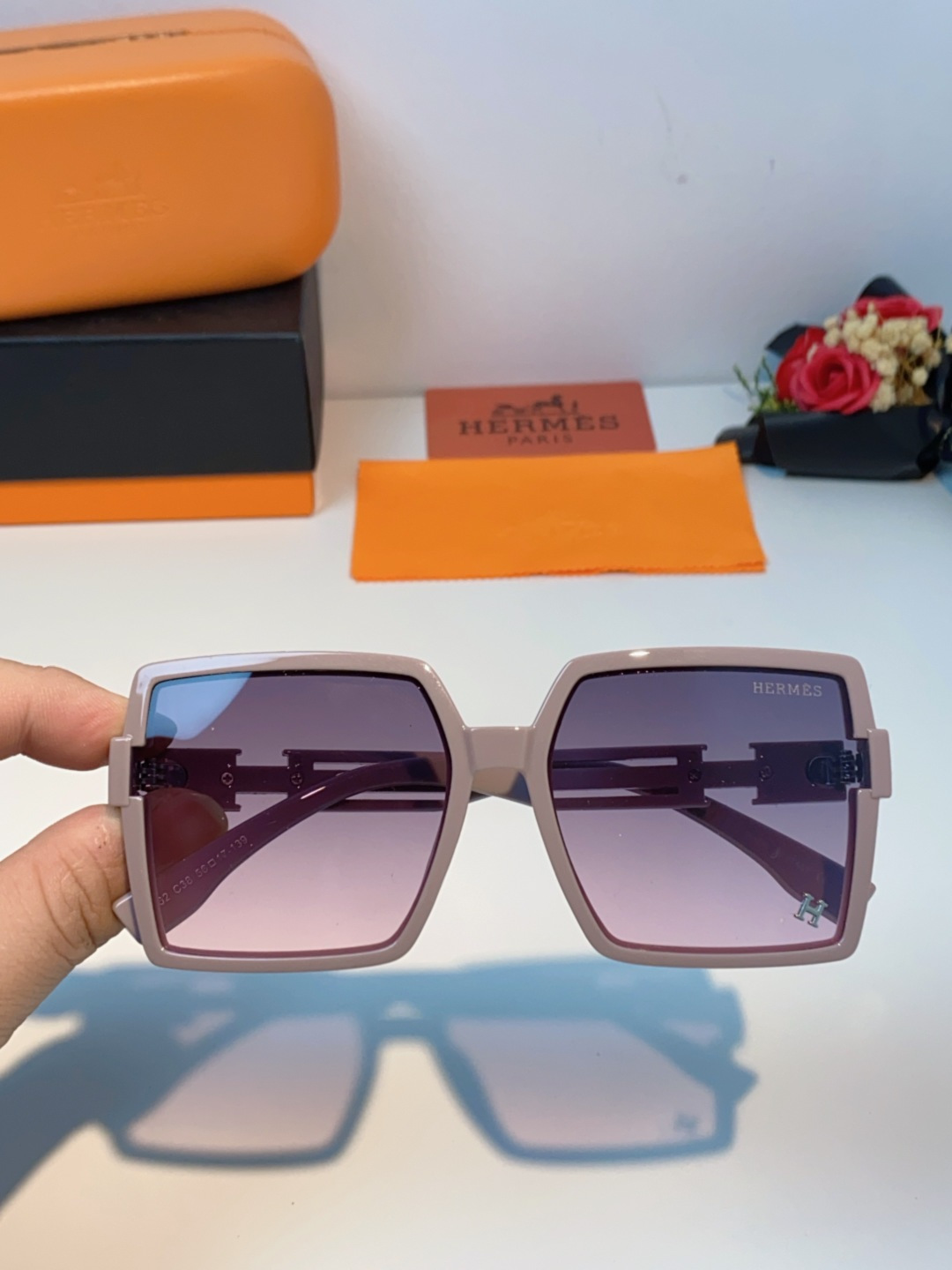 Hermes爱马仕 2025春夏新品韩版大框方形墨镜女高级感个性宽腿太阳镜男士遮阳镜