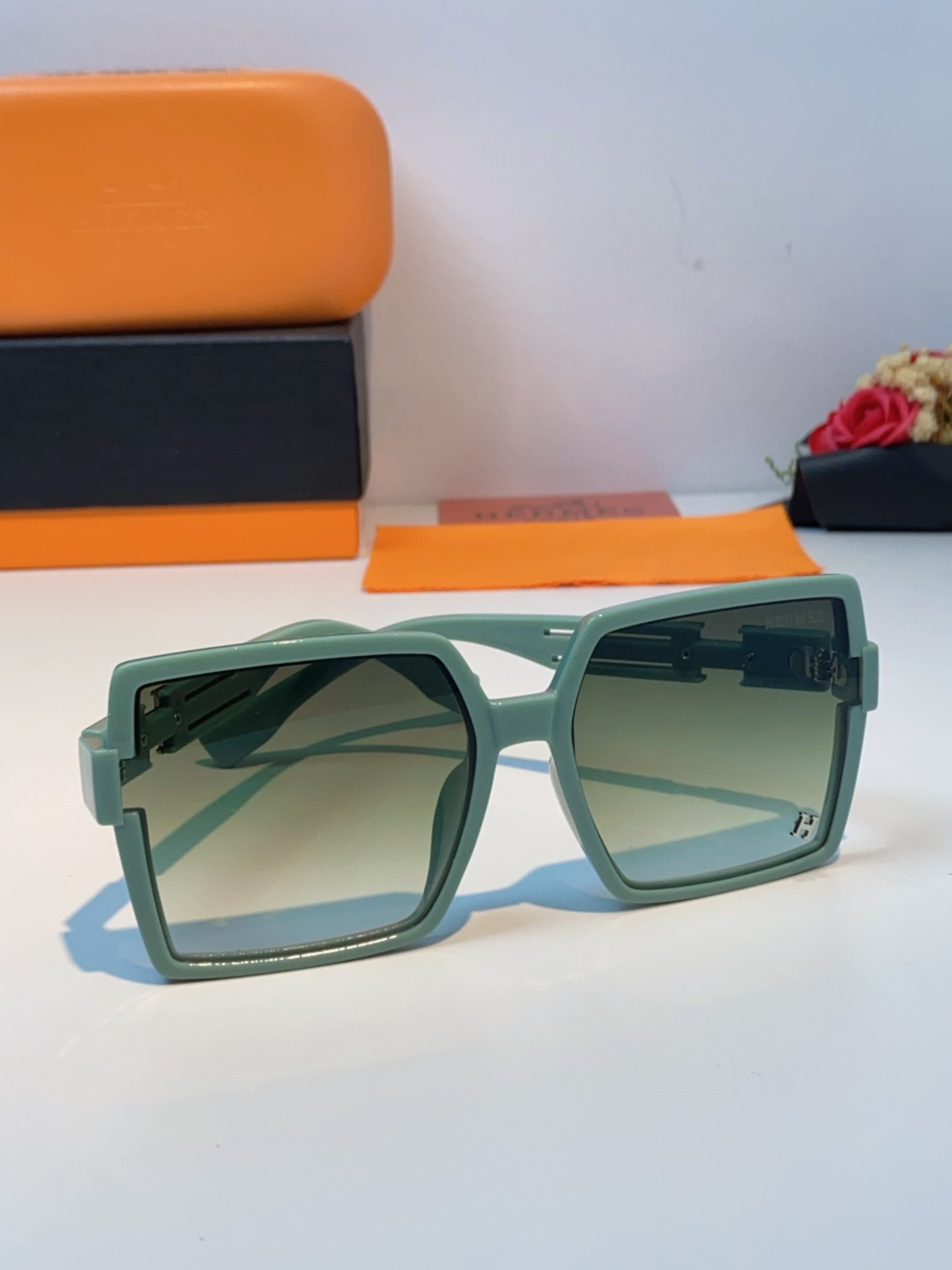 Hermes爱马仕 2025春夏新品韩版大框方形墨镜女高级感个性宽腿太阳镜男士遮阳镜