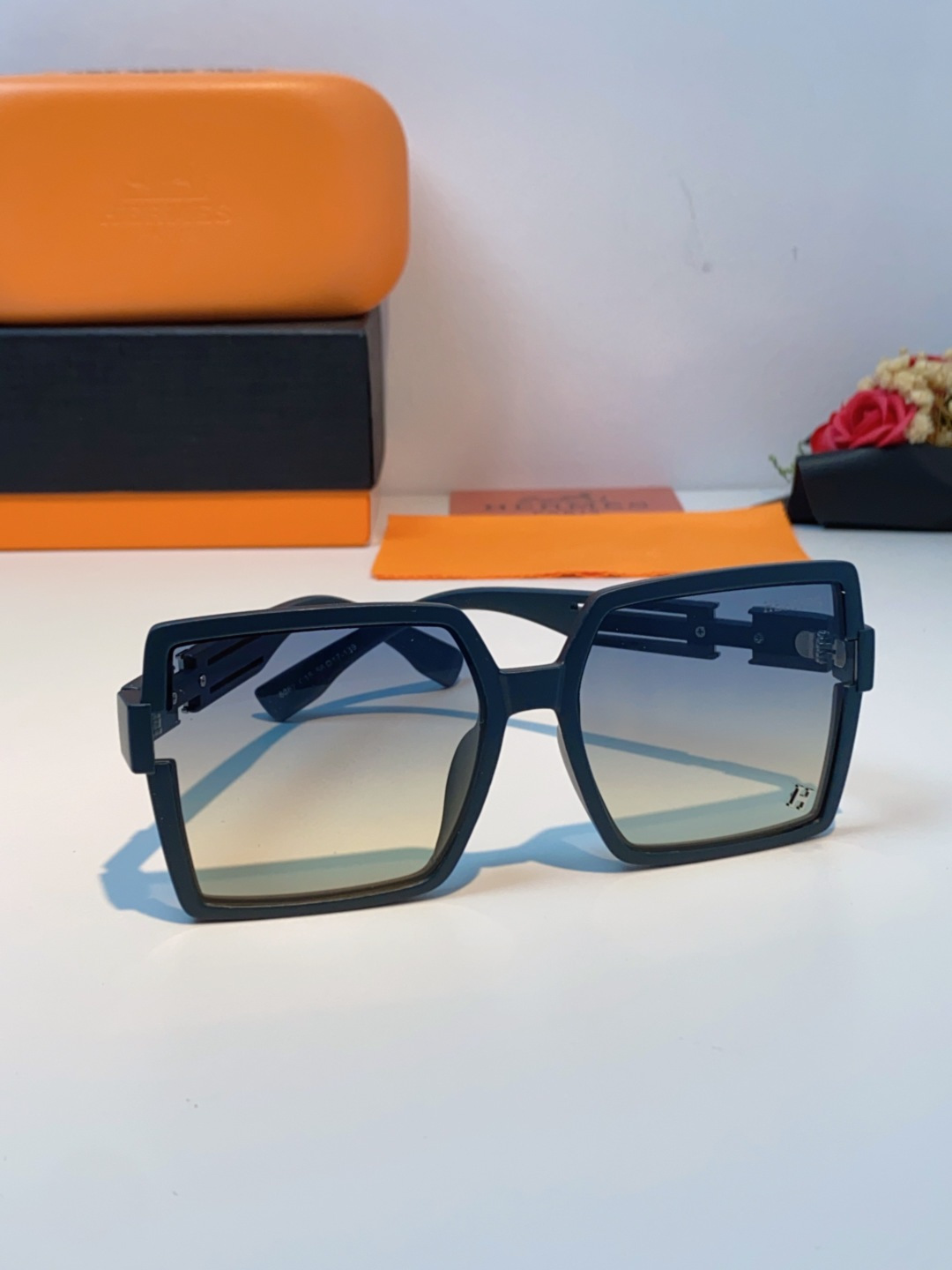 Hermes爱马仕 2025春夏新品韩版大框方形墨镜女高级感个性宽腿太阳镜男士遮阳镜