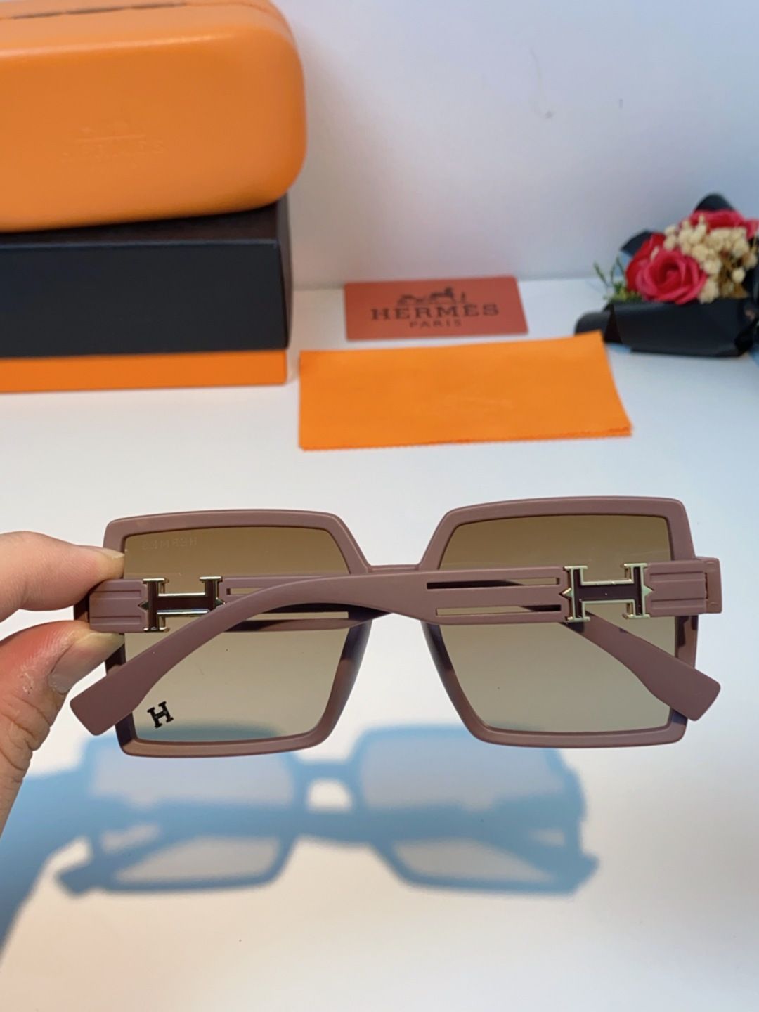 Hermes爱马仕 2025春夏新品韩版大框方形墨镜女高级感个性宽腿太阳镜男士遮阳镜