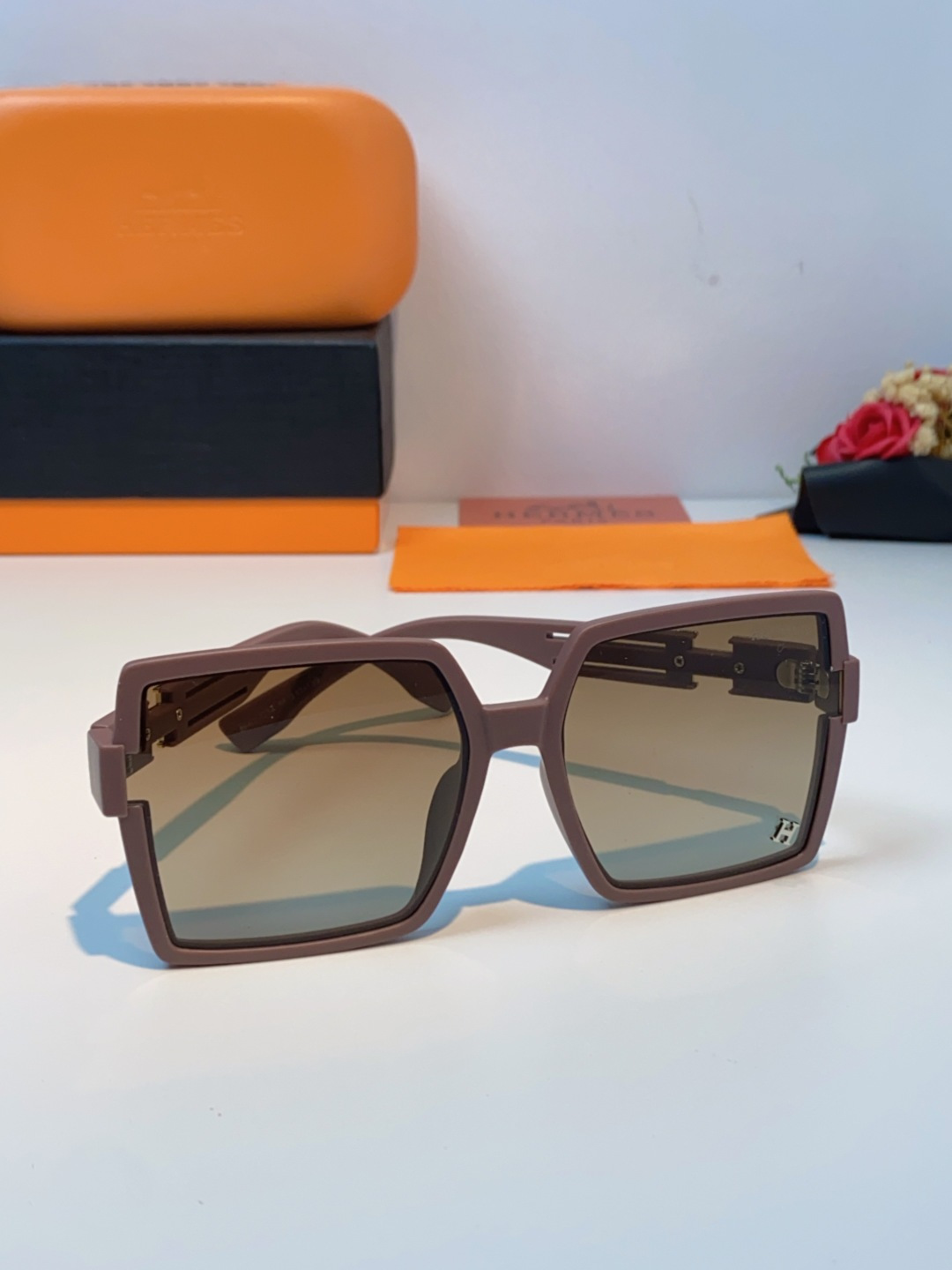 Hermes爱马仕 2025春夏新品韩版大框方形墨镜女高级感个性宽腿太阳镜男士遮阳镜