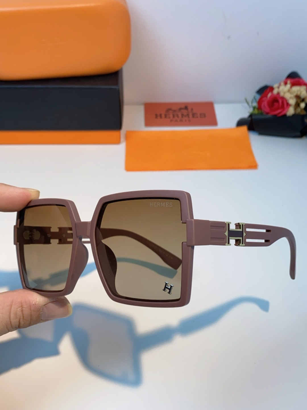 Hermes爱马仕 2025春夏新品韩版大框方形墨镜女高级感个性宽腿太阳镜男士遮阳镜