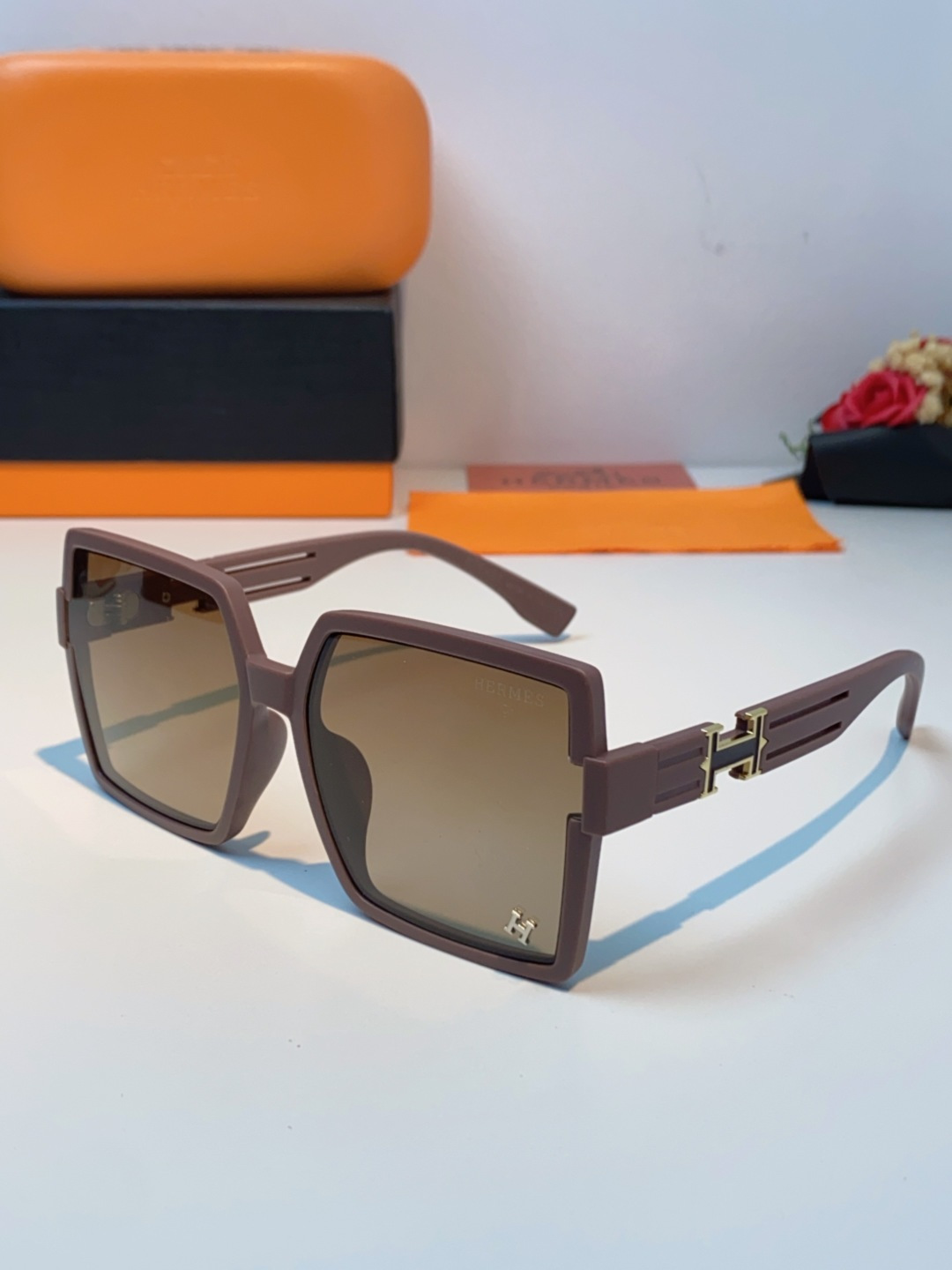Hermes爱马仕 2025春夏新品韩版大框方形墨镜女高级感个性宽腿太阳镜男士遮阳镜