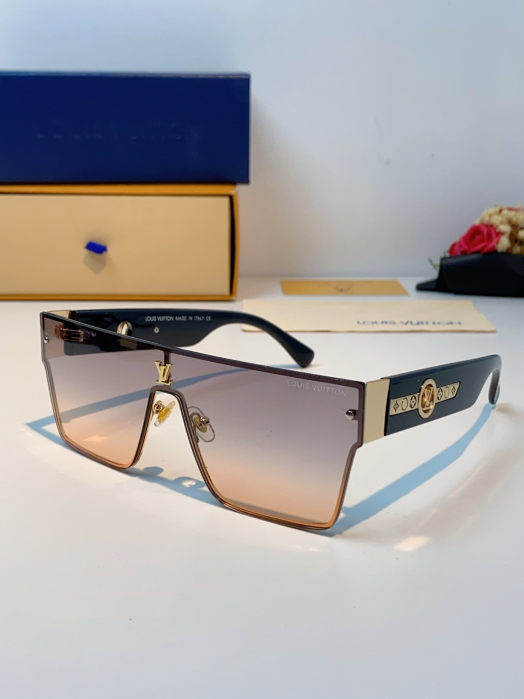 LOUIS VUITTON路易威登 2025新款Lv镜腿连串符号无框切边超大镜片轻奢高级感太阳镜男女通用
