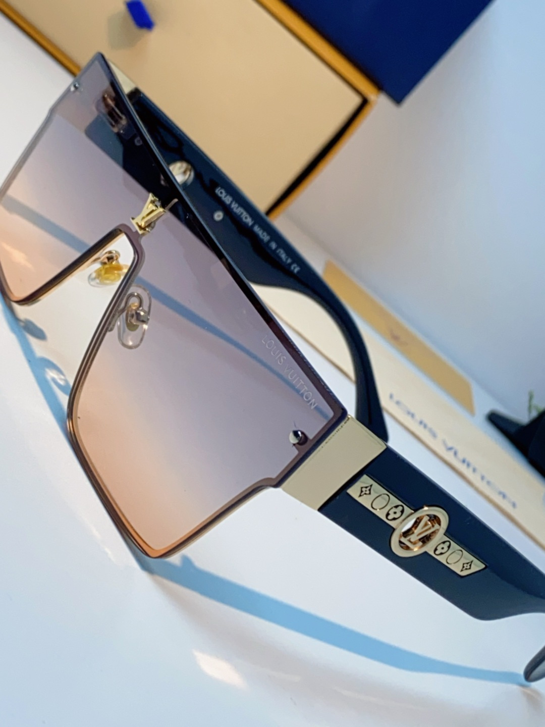 LOUIS VUITTON路易威登 2025新款Lv镜腿连串符号无框切边超大镜片轻奢高级感太阳镜男女通用