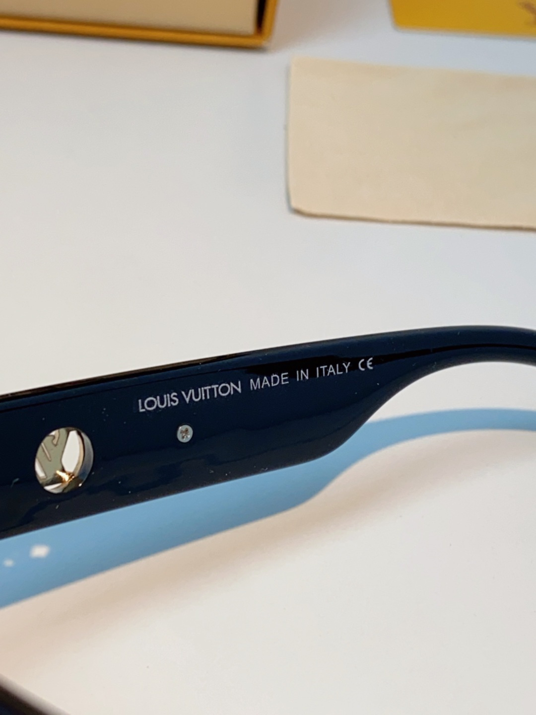 LOUIS VUITTON路易威登 2025新款Lv镜腿连串符号无框切边超大镜片轻奢高级感太阳镜男女通用