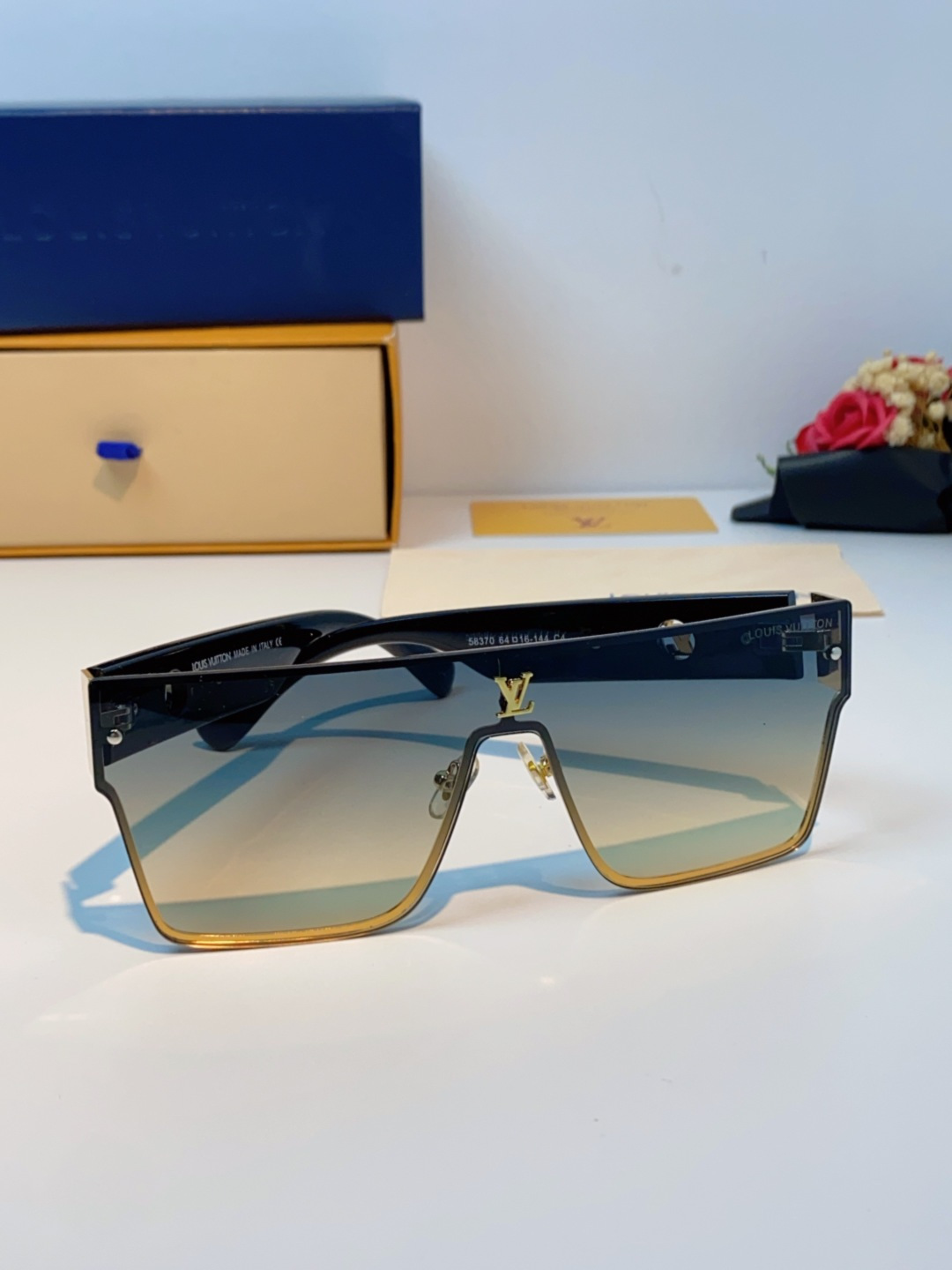 LOUIS VUITTON路易威登 2025新款Lv镜腿连串符号无框切边超大镜片轻奢高级感太阳镜男女通用