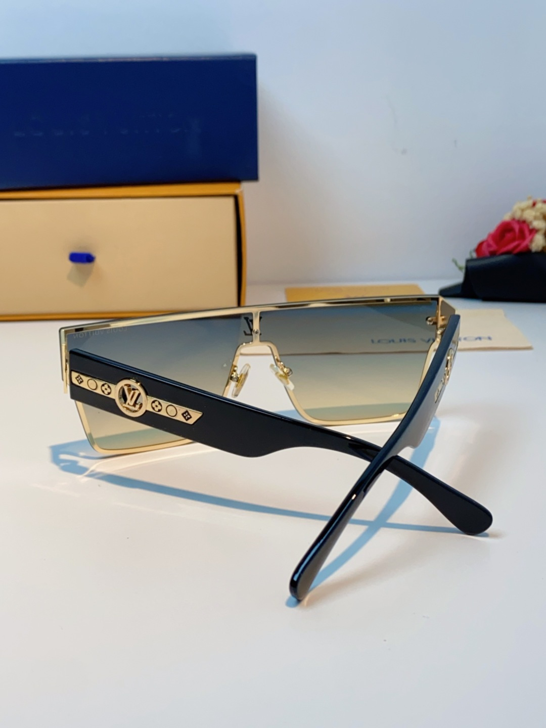 LOUIS VUITTON路易威登 2025新款Lv镜腿连串符号无框切边超大镜片轻奢高级感太阳镜男女通用