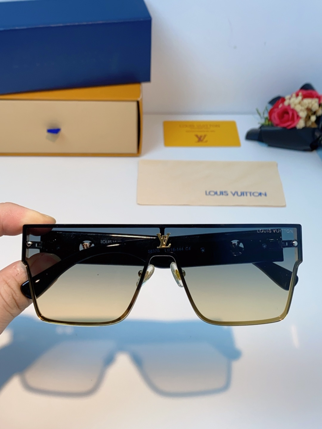 LOUIS VUITTON路易威登 2025新款Lv镜腿连串符号无框切边超大镜片轻奢高级感太阳镜男女通用