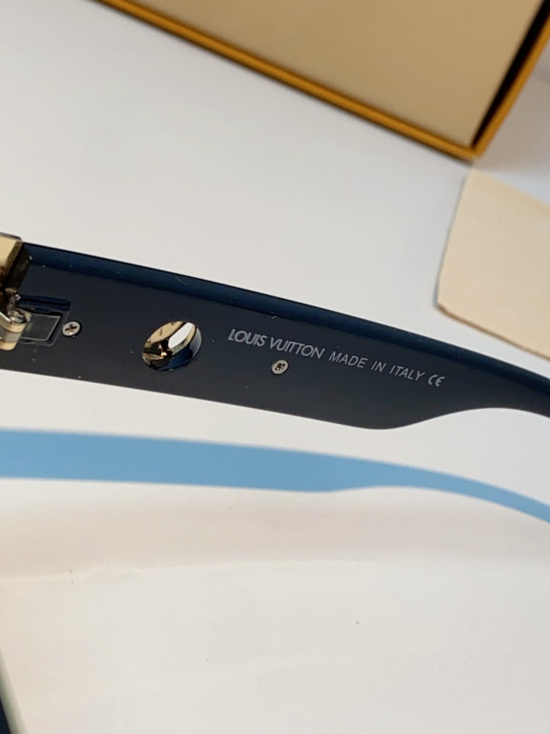 LOUIS VUITTON路易威登 2025新款Lv镜腿连串符号无框切边超大镜片轻奢高级感太阳镜男女通用