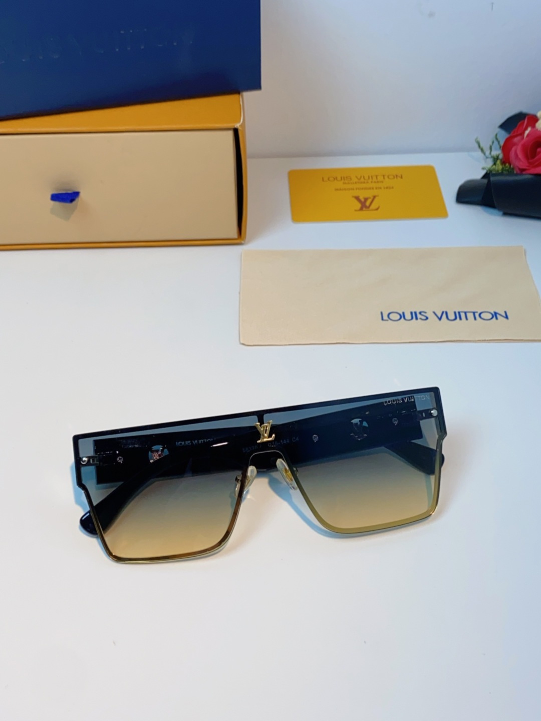 LOUIS VUITTON路易威登 2025新款Lv镜腿连串符号无框切边超大镜片轻奢高级感太阳镜男女通用