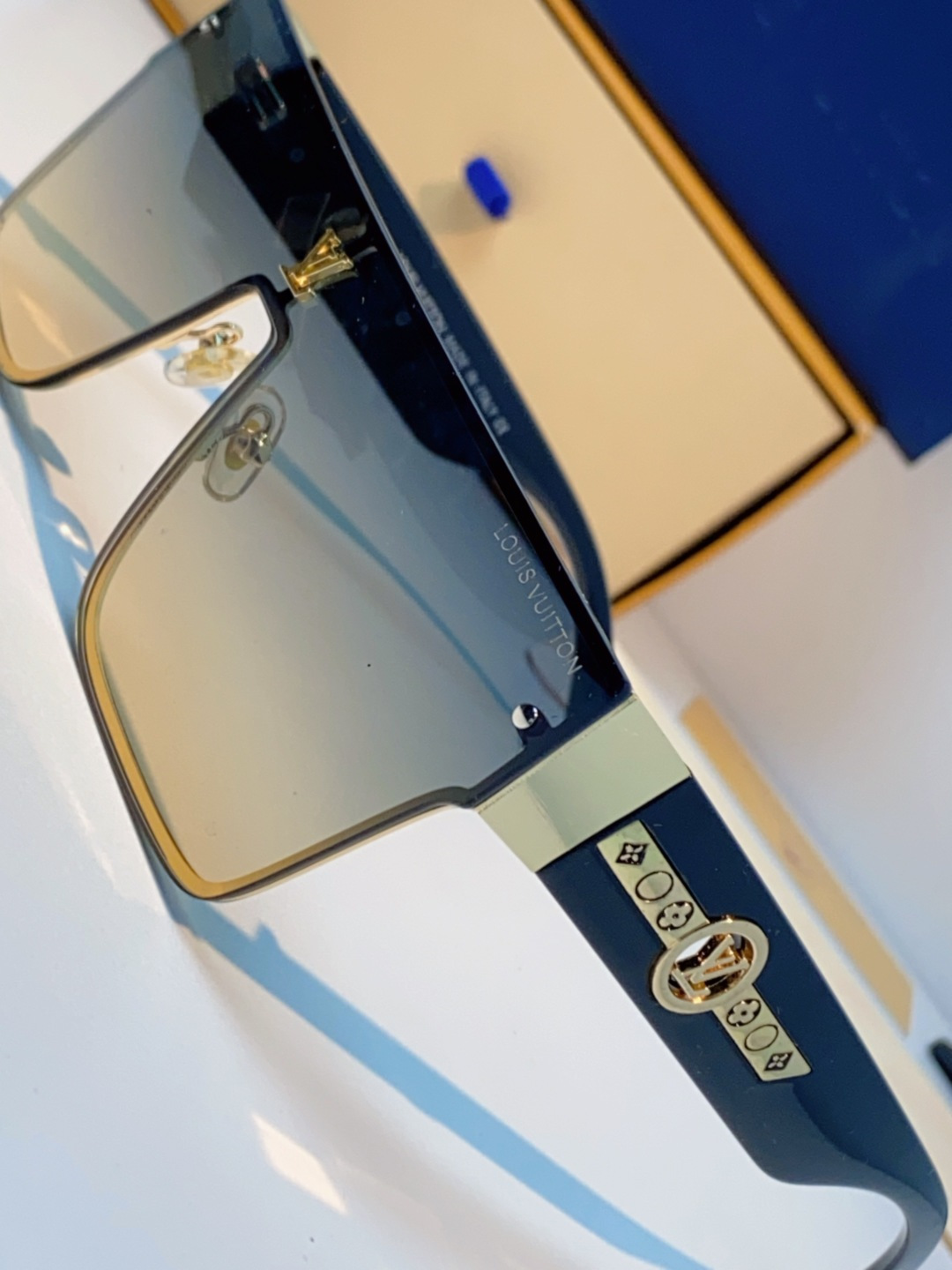LOUIS VUITTON路易威登 2025新款Lv镜腿连串符号无框切边超大镜片轻奢高级感太阳镜男女通用