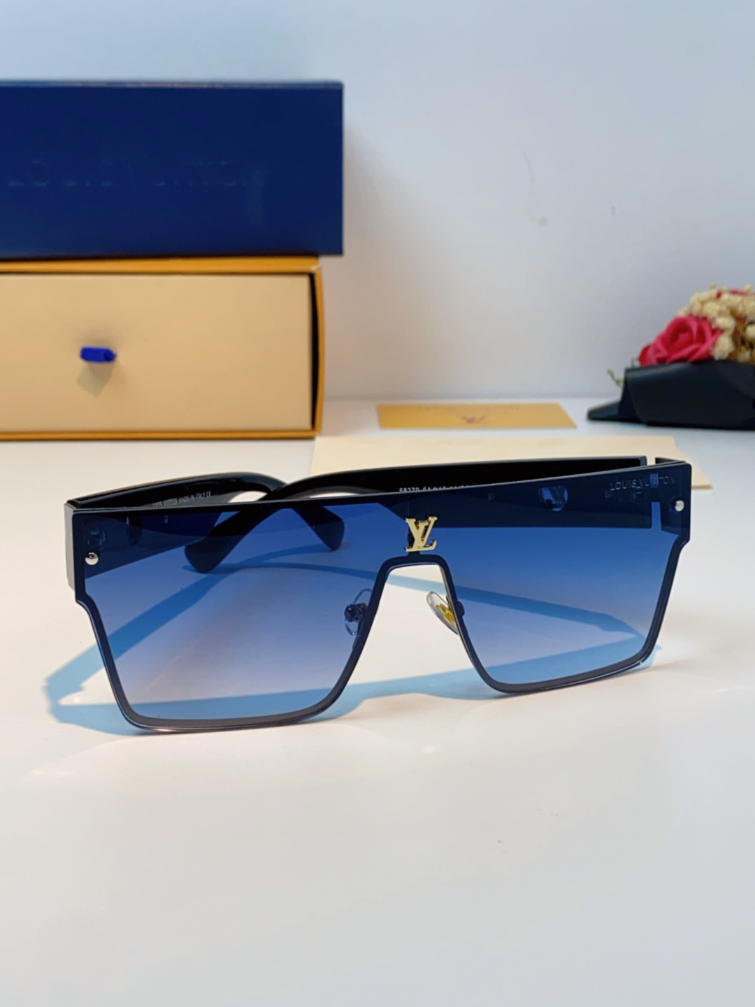 LOUIS VUITTON路易威登 2025新款Lv镜腿连串符号无框切边超大镜片轻奢高级感太阳镜男女通用