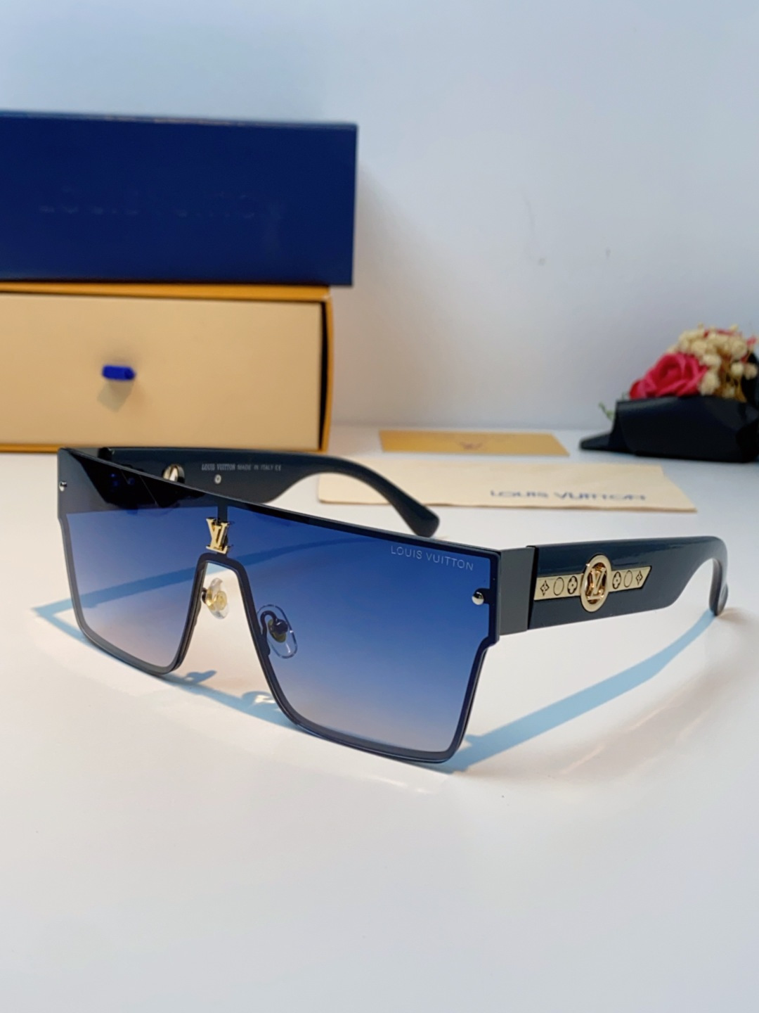 LOUIS VUITTON路易威登 2025新款Lv镜腿连串符号无框切边超大镜片轻奢高级感太阳镜男女通用