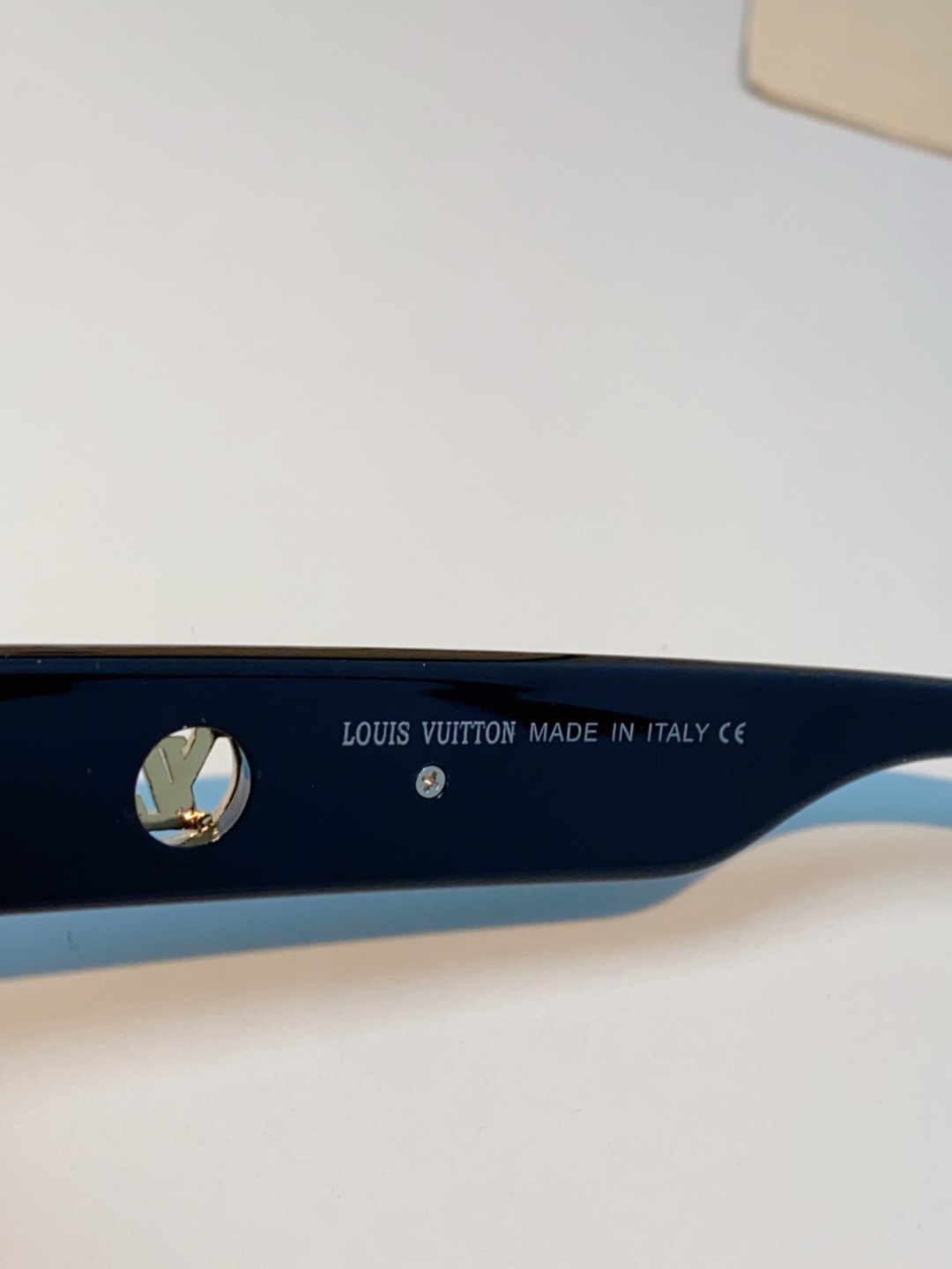 LOUIS VUITTON路易威登 2025新款Lv镜腿连串符号无框切边超大镜片轻奢高级感太阳镜男女通用