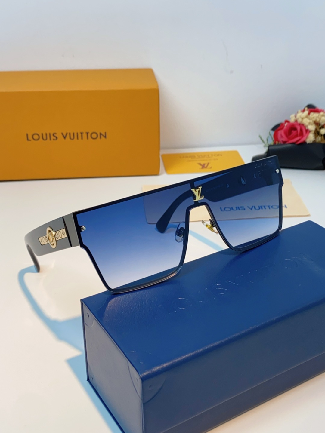 LOUIS VUITTON路易威登 2025新款Lv镜腿连串符号无框切边超大镜片轻奢高级感太阳镜男女通用