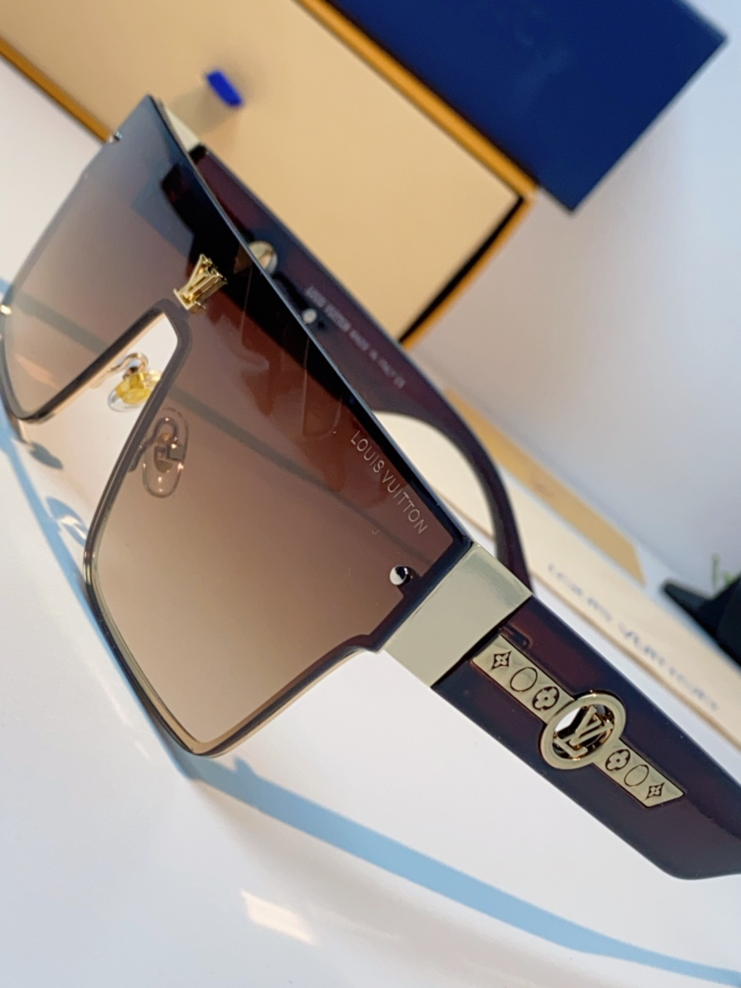LOUIS VUITTON路易威登 2025新款Lv镜腿连串符号无框切边超大镜片轻奢高级感太阳镜男女通用