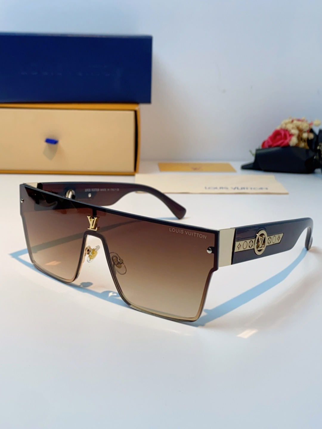 LOUIS VUITTON路易威登 2025新款Lv镜腿连串符号无框切边超大镜片轻奢高级感太阳镜男女通用