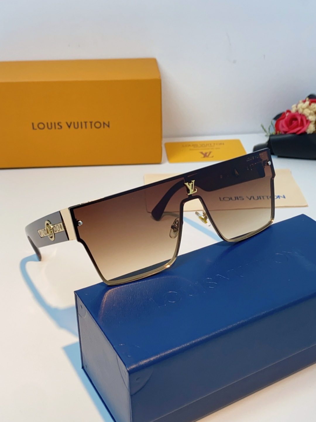 LOUIS VUITTON路易威登 2025新款Lv镜腿连串符号无框切边超大镜片轻奢高级感太阳镜男女通用