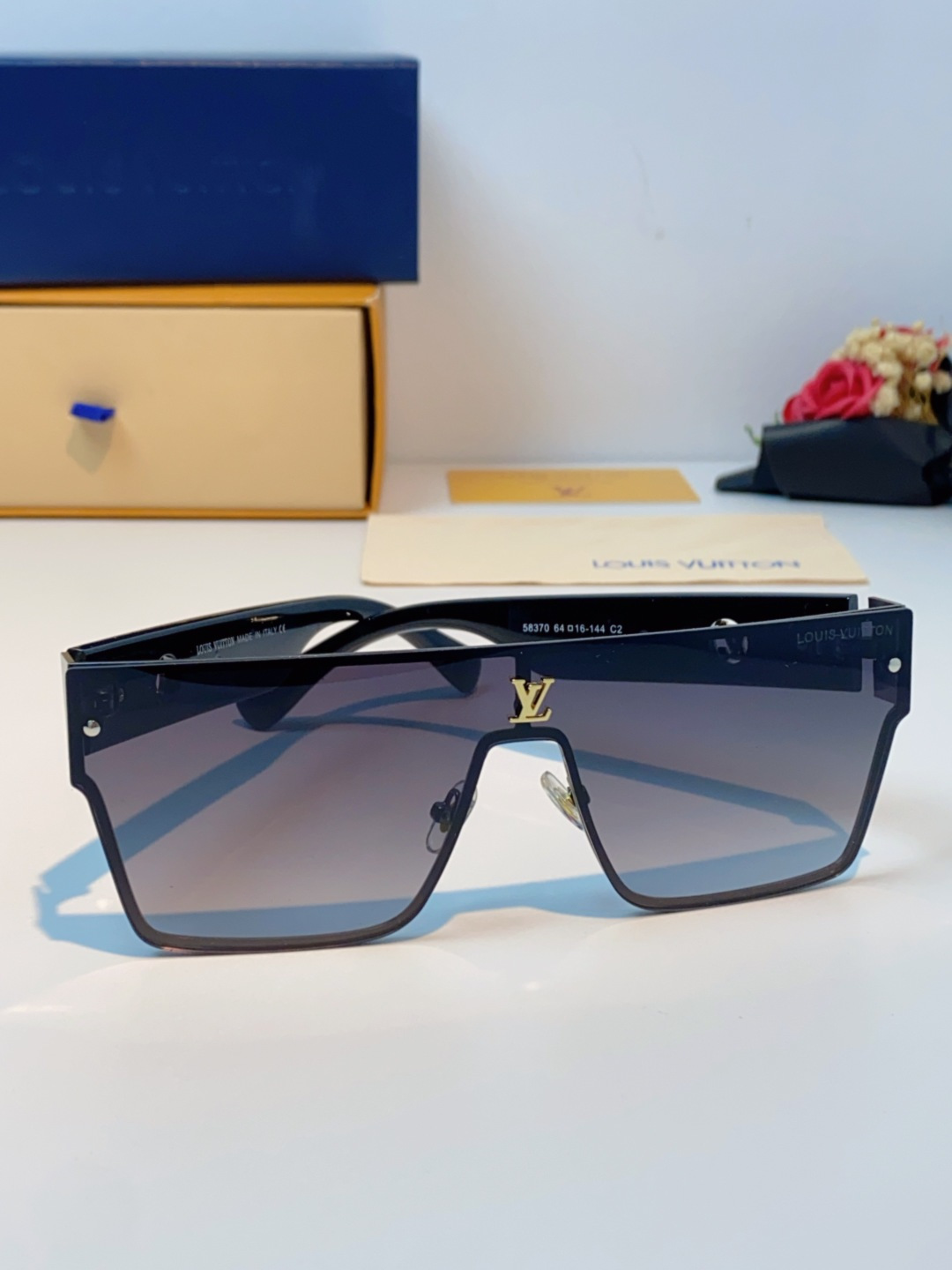 LOUIS VUITTON路易威登 2025新款Lv镜腿连串符号无框切边超大镜片轻奢高级感太阳镜男女通用