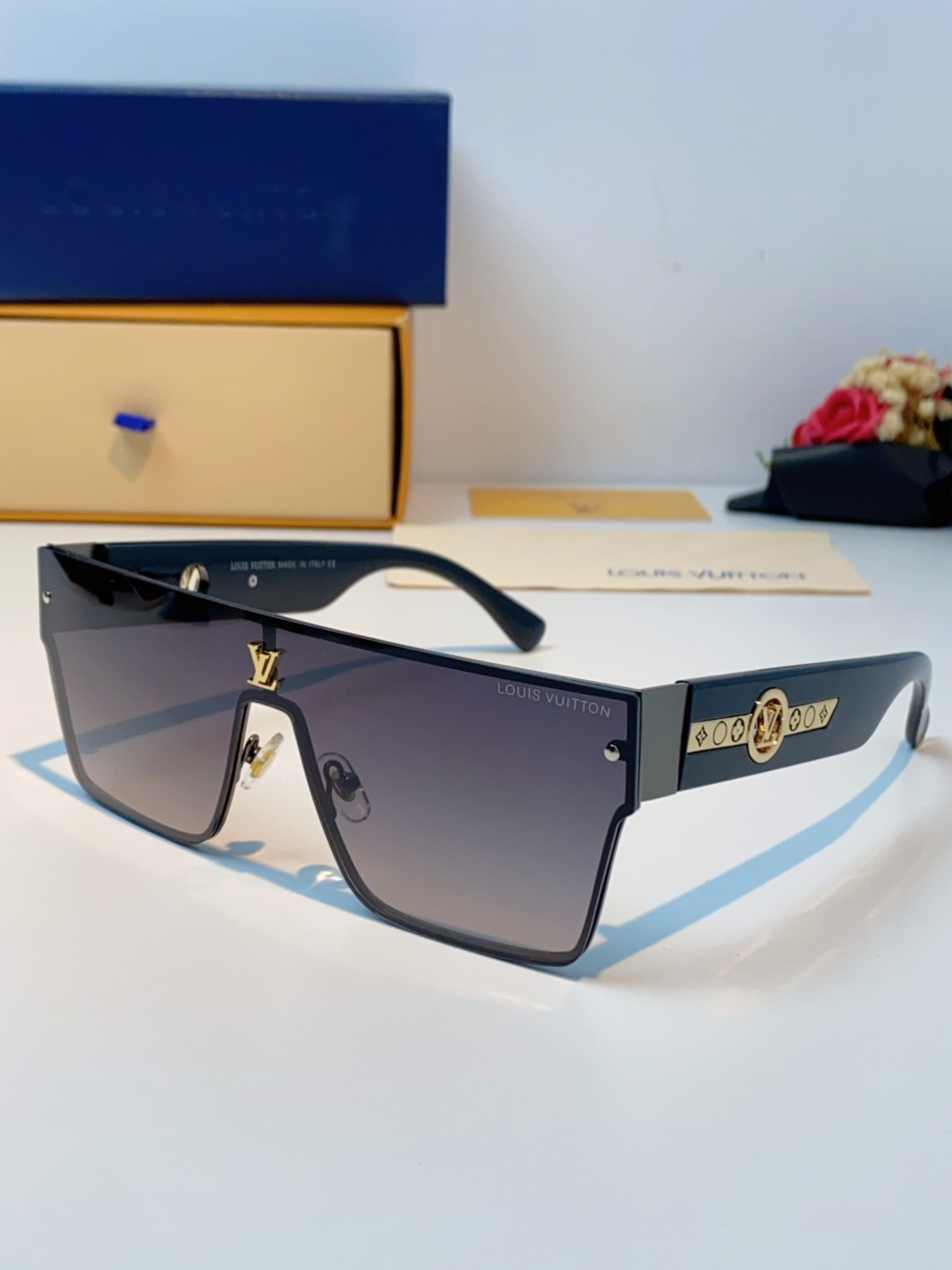 LOUIS VUITTON路易威登 2025新款Lv镜腿连串符号无框切边超大镜片轻奢高级感太阳镜男女通用