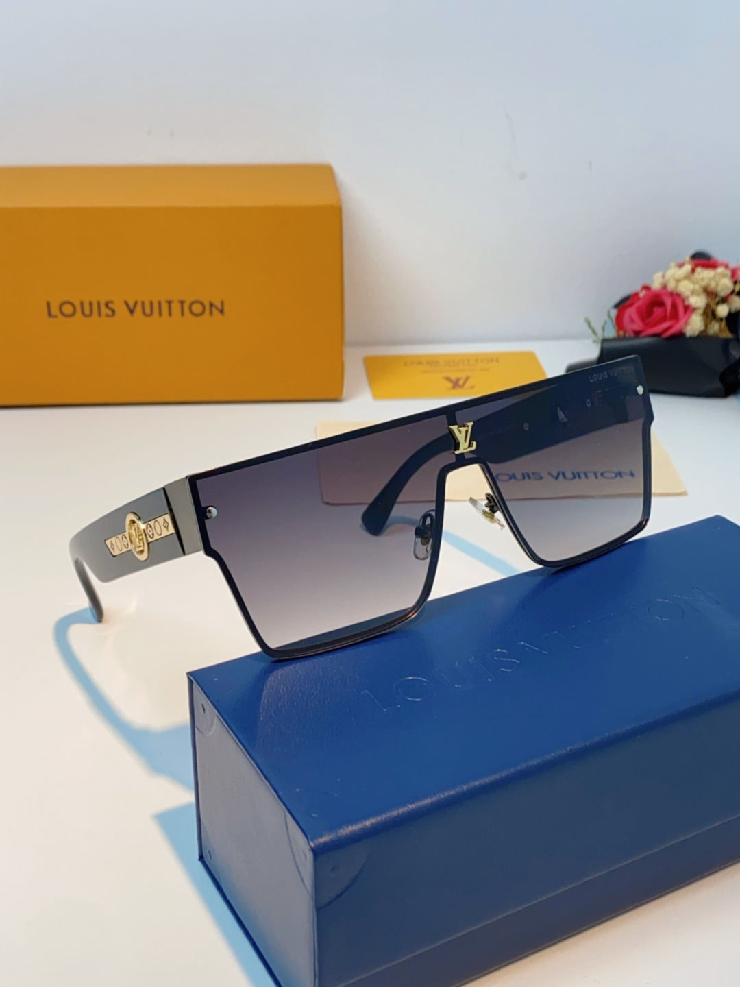 LOUIS VUITTON路易威登 2025新款Lv镜腿连串符号无框切边超大镜片轻奢高级感太阳镜男女通用