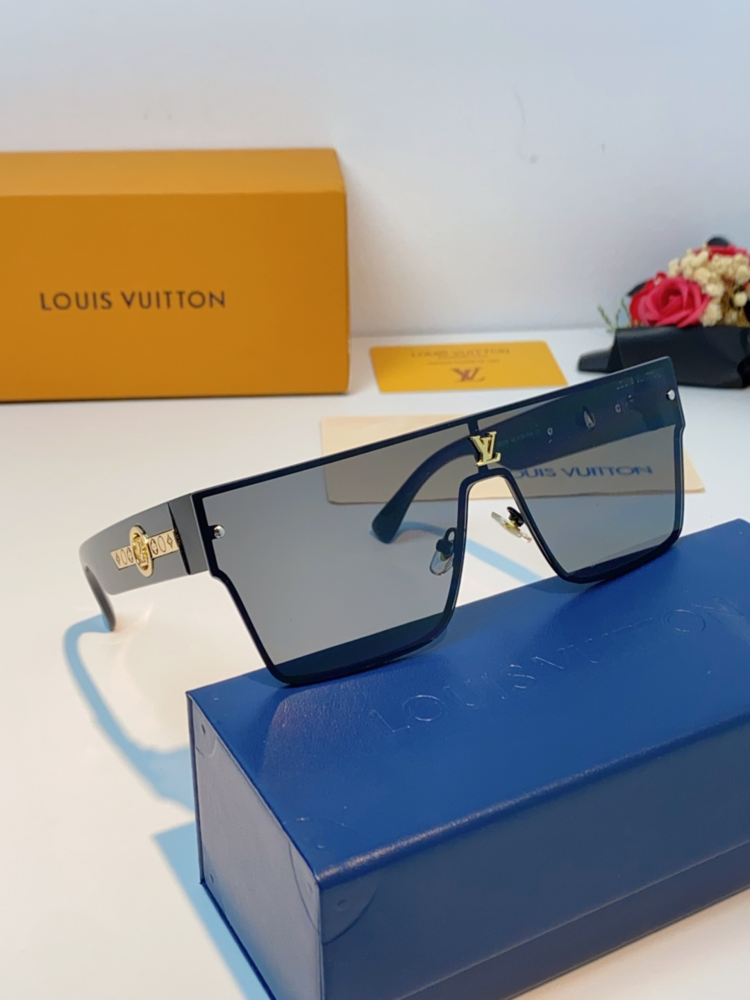 LOUIS VUITTON路易威登 2025新款Lv镜腿连串符号无框切边超大镜片轻奢高级感太阳镜男女通用