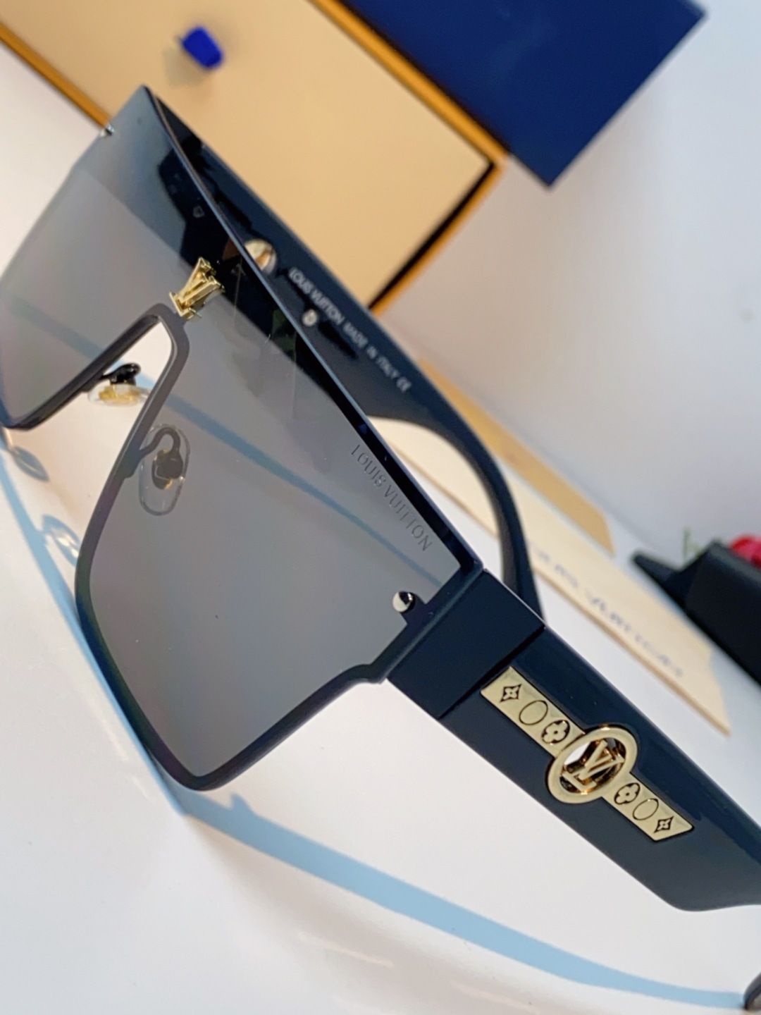 LOUIS VUITTON路易威登 2025新款Lv镜腿连串符号无框切边超大镜片轻奢高级感太阳镜男女通用