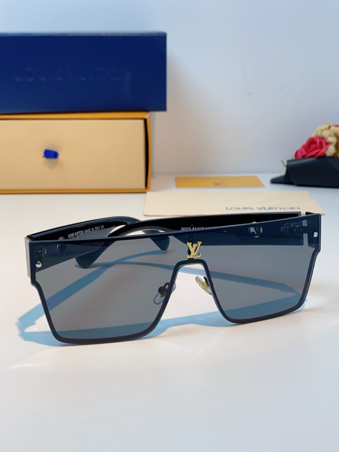 LOUIS VUITTON路易威登 2025新款Lv镜腿连串符号无框切边超大镜片轻奢高级感太阳镜男女通用