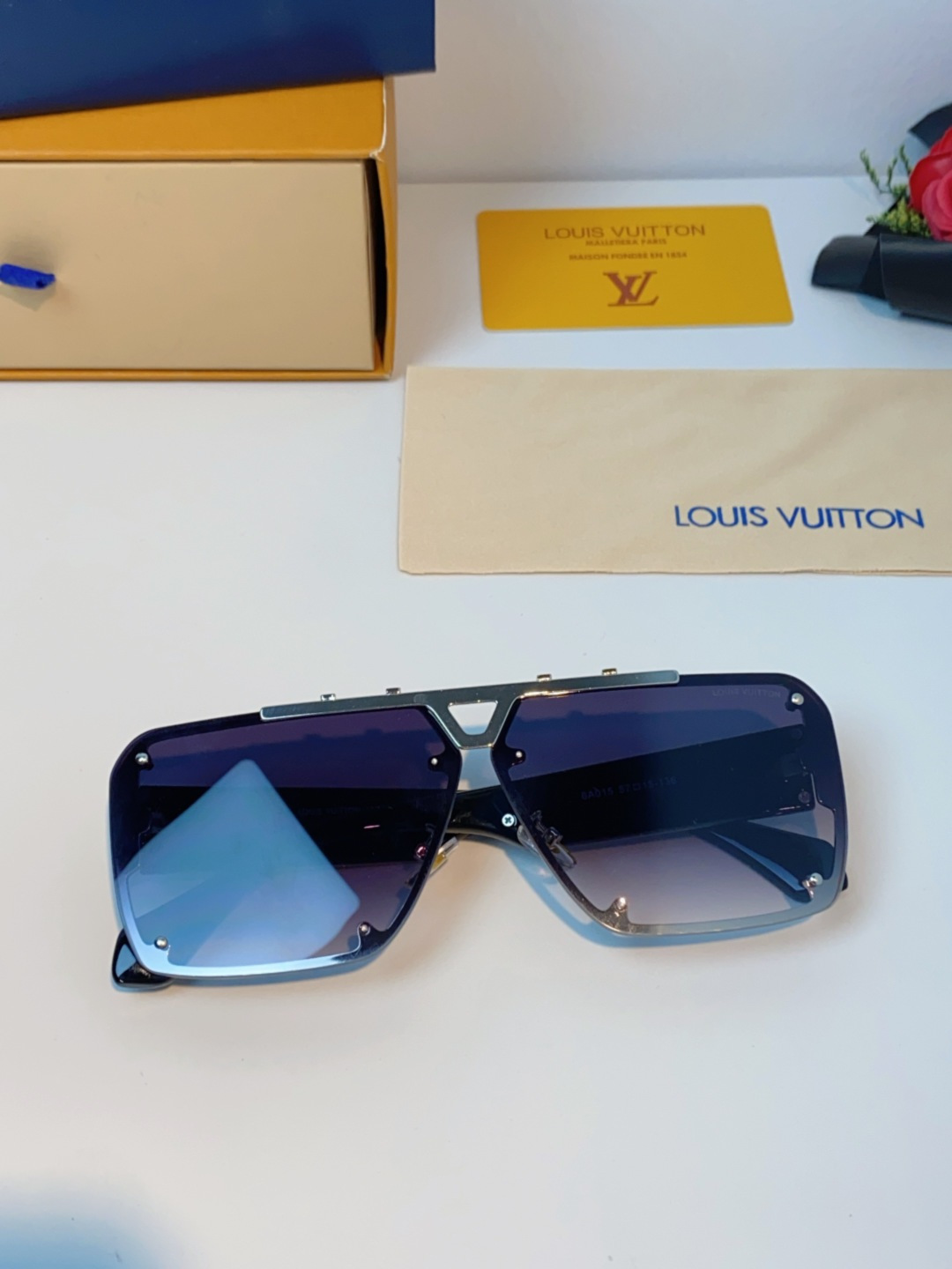 LOUIS VUITTON路易威登 2025LV新款太阳镜金属方形大框太阳眼镜男士2615U时尚圆脸显瘦