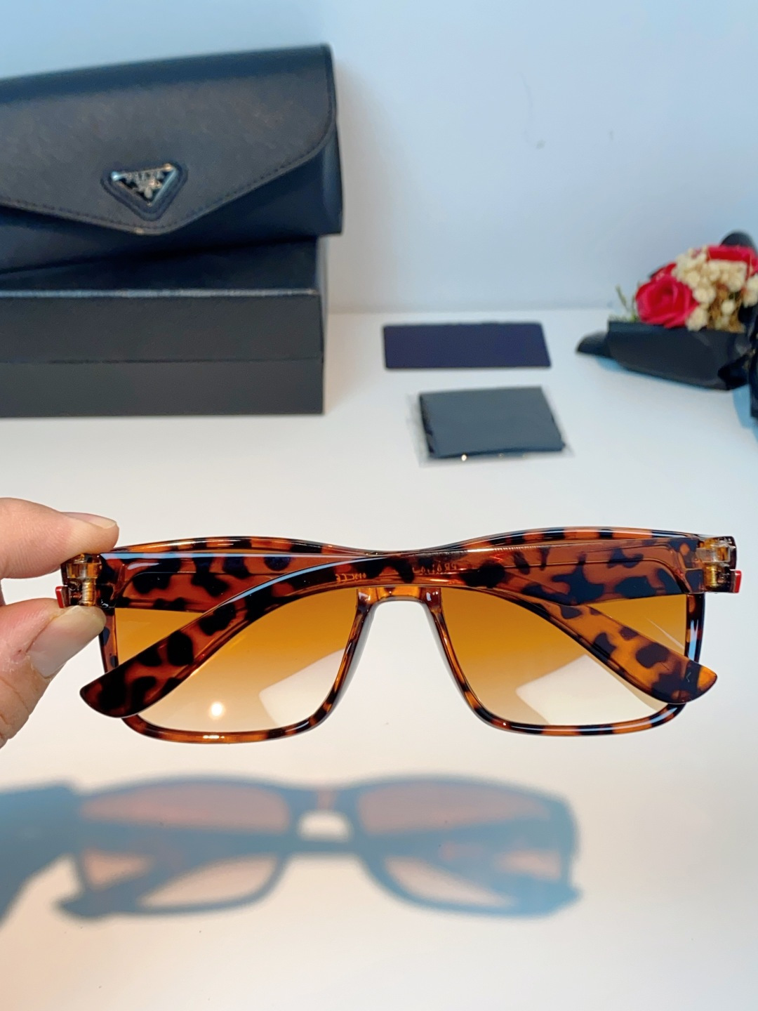 Prada普拉达 2026新款欧美男普休闲运动太阳镜女防紫外线时尚沙滩墨镜防风流行眼镜 男女通用