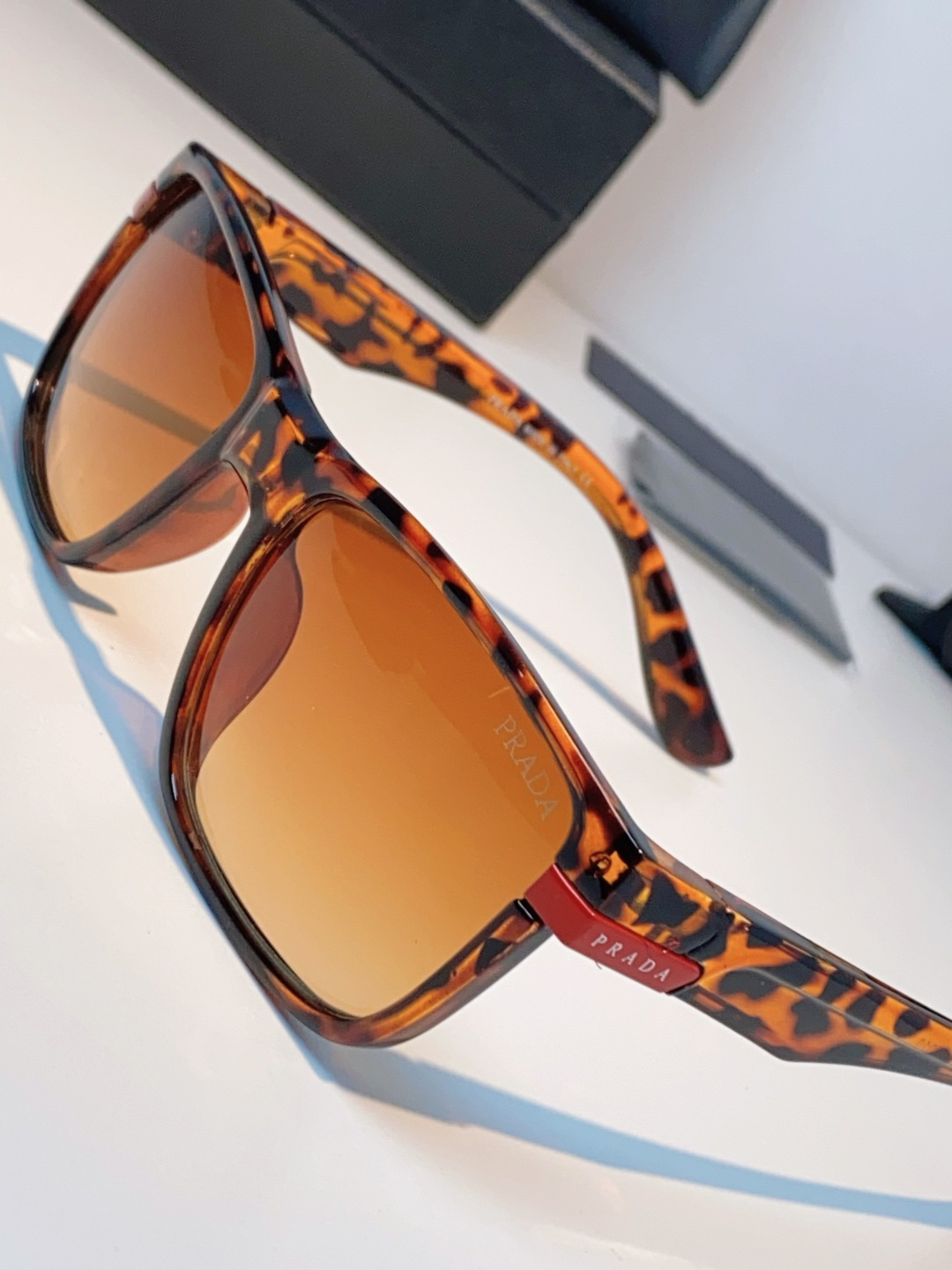 Prada普拉达 2026新款欧美男普休闲运动太阳镜女防紫外线时尚沙滩墨镜防风流行眼镜 男女通用