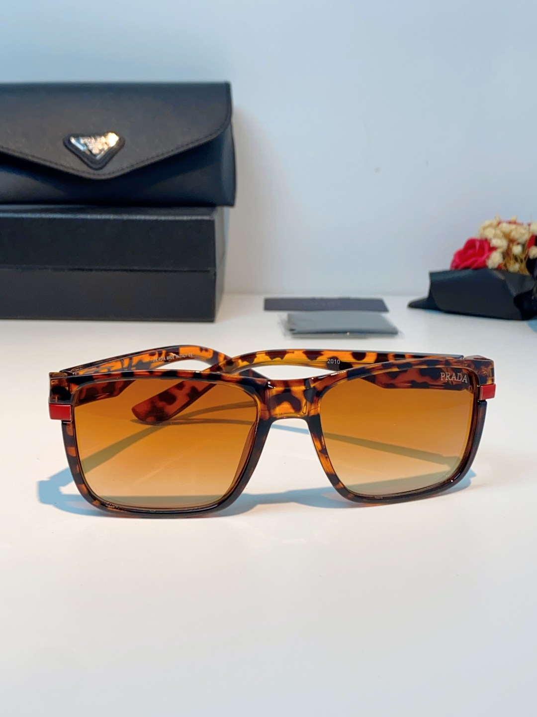 Prada普拉达 2026新款欧美男普休闲运动太阳镜女防紫外线时尚沙滩墨镜防风流行眼镜 男女通用