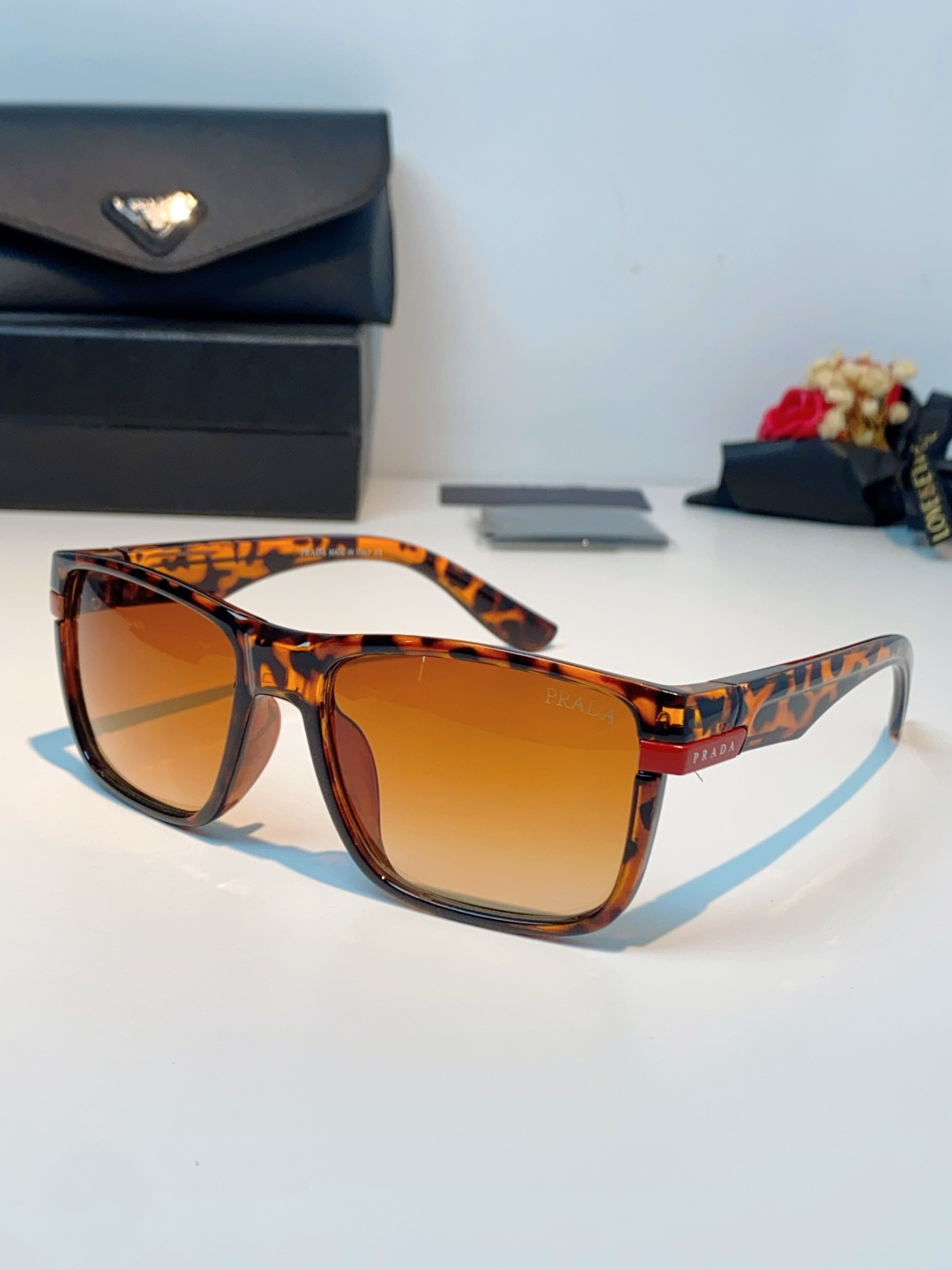 Prada普拉达 2026新款欧美男普休闲运动太阳镜女防紫外线时尚沙滩墨镜防风流行眼镜 男女通用
