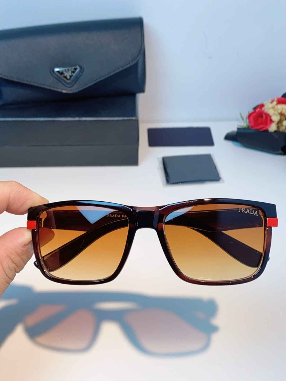 Prada普拉达 2026新款欧美男普休闲运动太阳镜女防紫外线时尚沙滩墨镜防风流行眼镜 男女通用