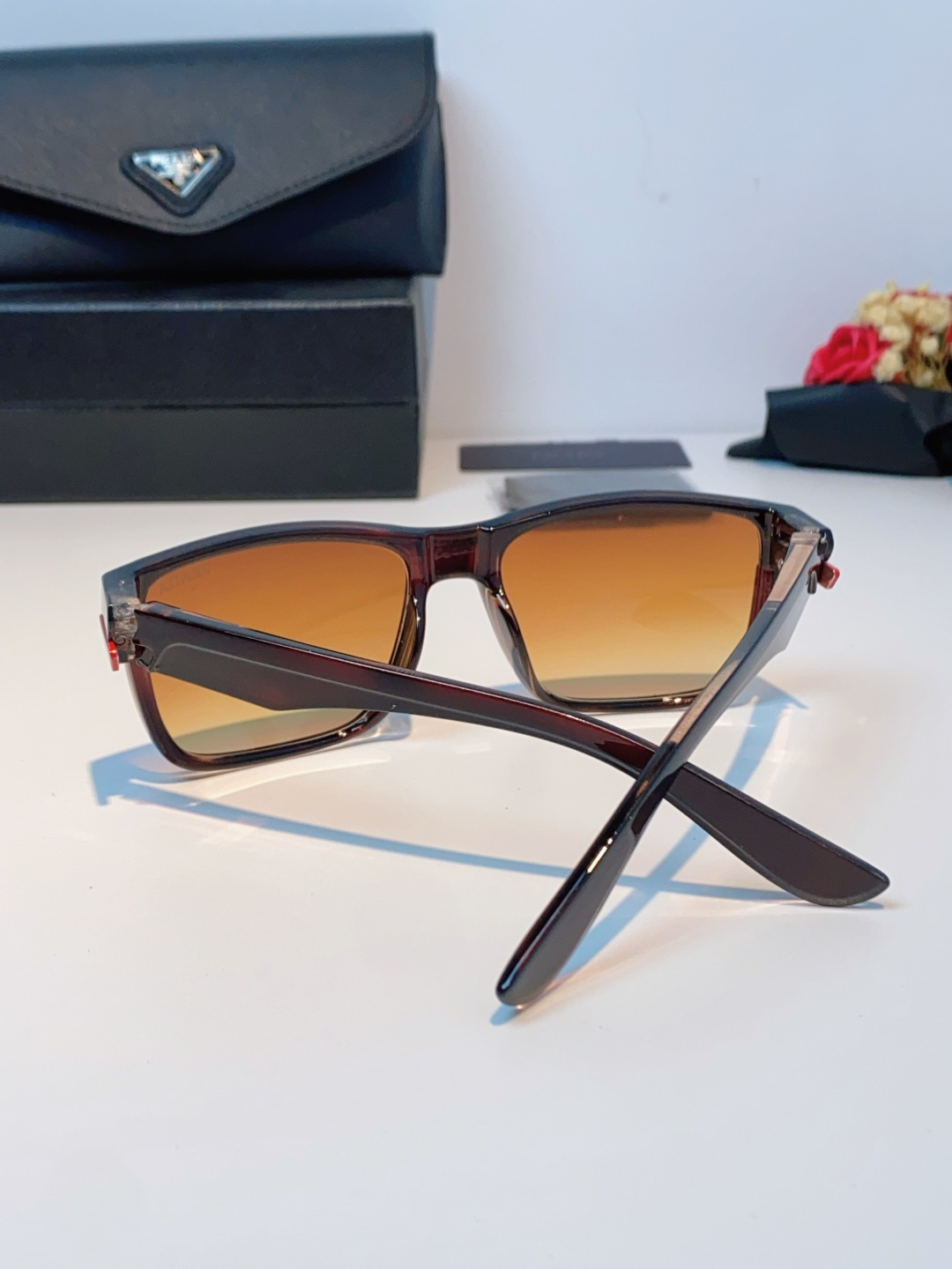 Prada普拉达 2026新款欧美男普休闲运动太阳镜女防紫外线时尚沙滩墨镜防风流行眼镜 男女通用