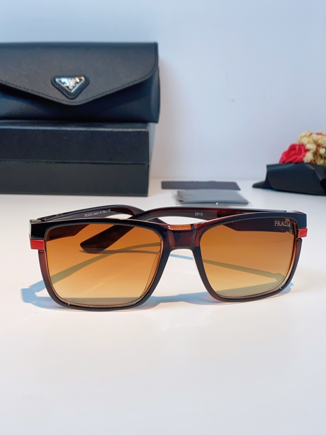 Prada普拉达 2026新款欧美男普休闲运动太阳镜女防紫外线时尚沙滩墨镜防风流行眼镜 男女通用