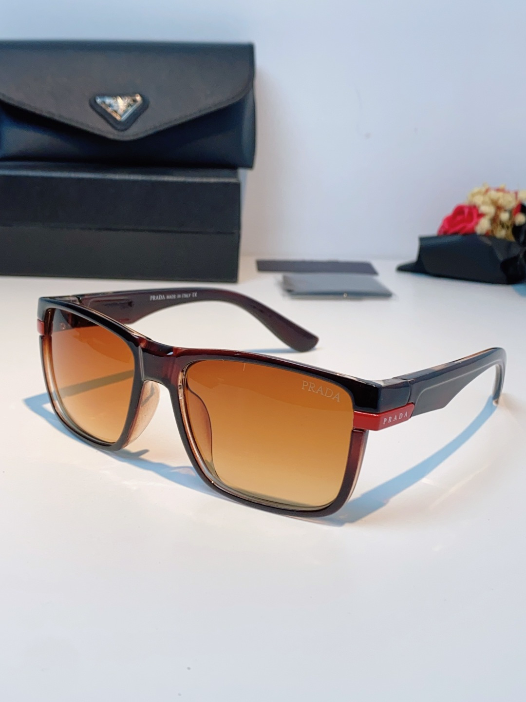 Prada普拉达 2026新款欧美男普休闲运动太阳镜女防紫外线时尚沙滩墨镜防风流行眼镜 男女通用