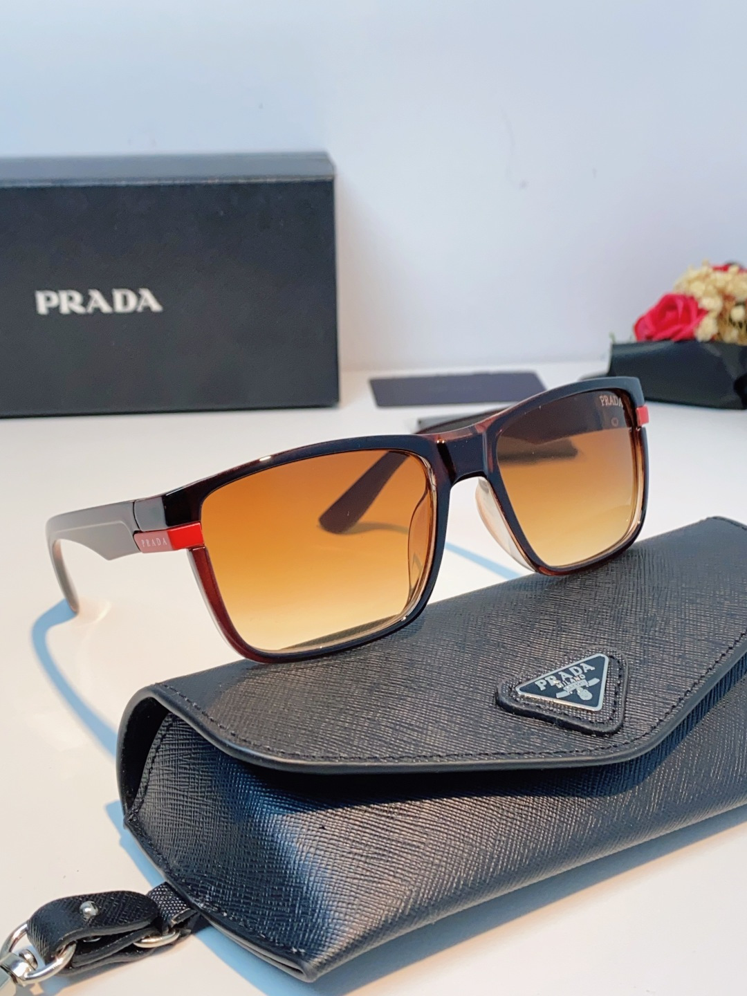 Prada普拉达 2026新款欧美男普休闲运动太阳镜女防紫外线时尚沙滩墨镜防风流行眼镜 男女通用